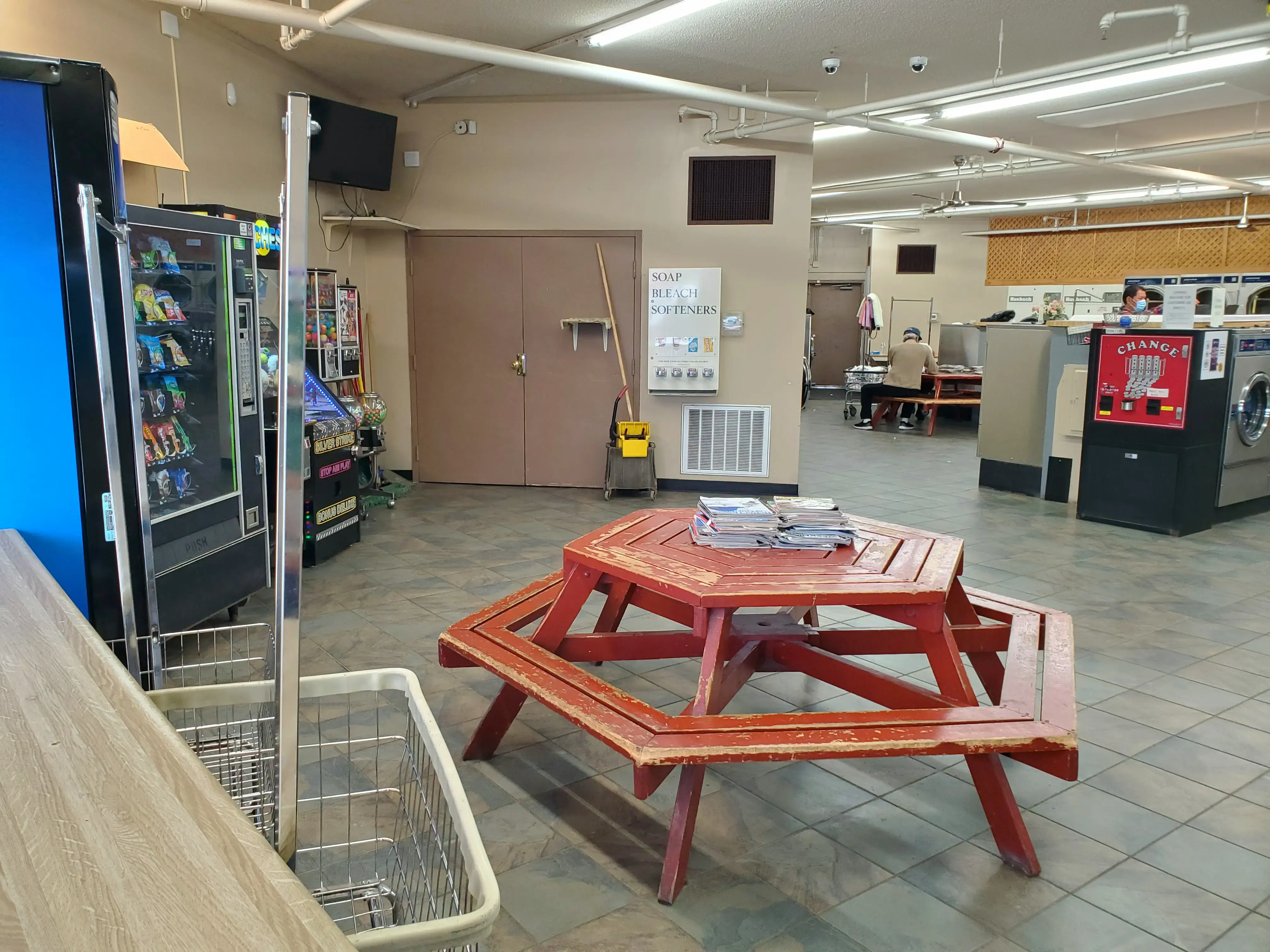 Cedarwood Laundromat - Image 2