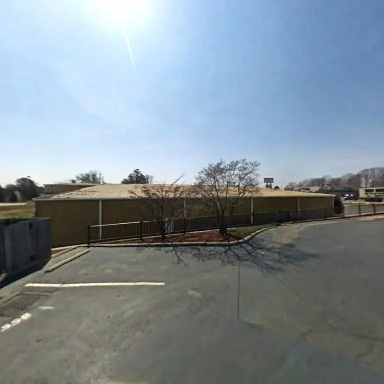 Centerville Laundry Land Laundromat - Image 16