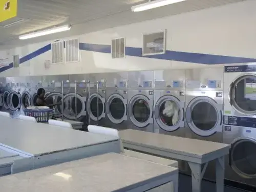 Centerville Laundry Land Laundromat - Image 13