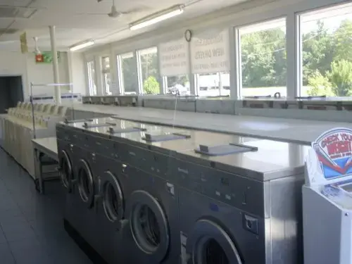 Centerville Laundry Land Laundromat - Image 14