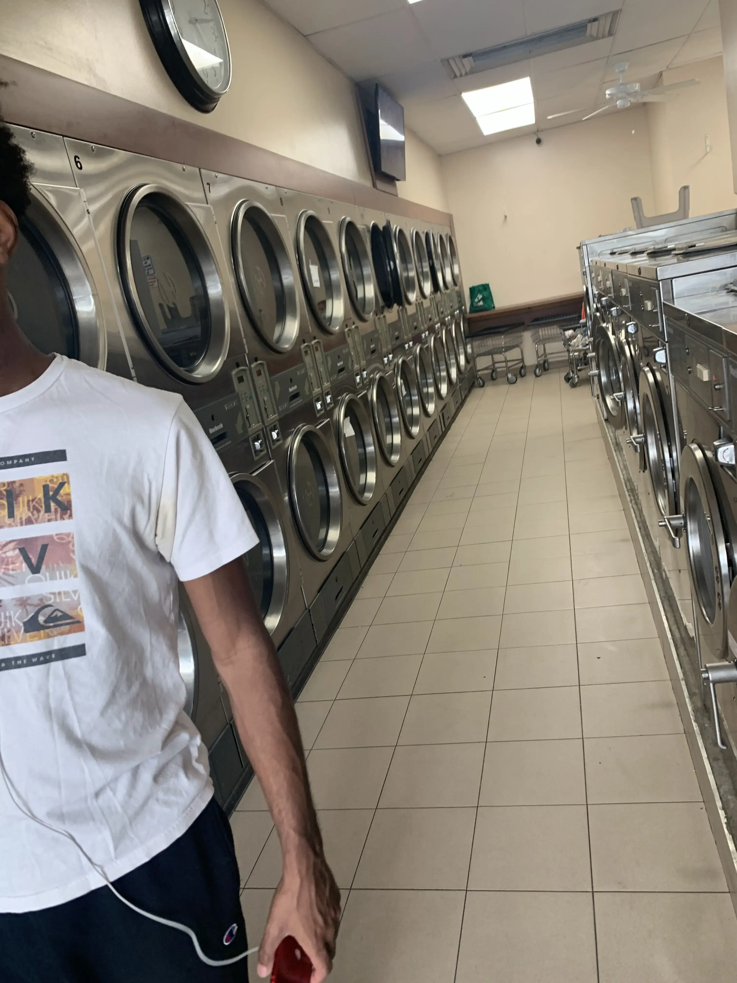 Central Laundromat - Image 6