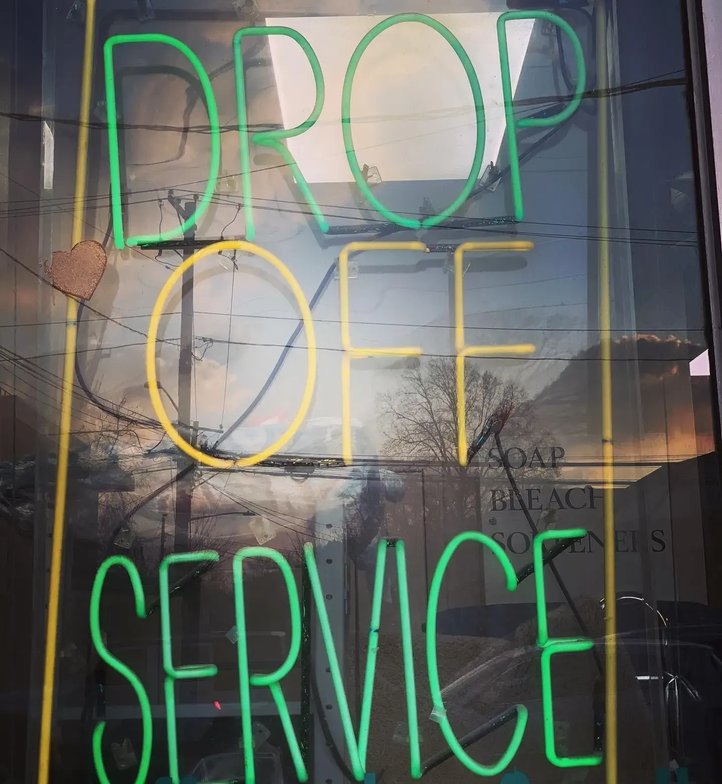 Central Laundromat - Image 9