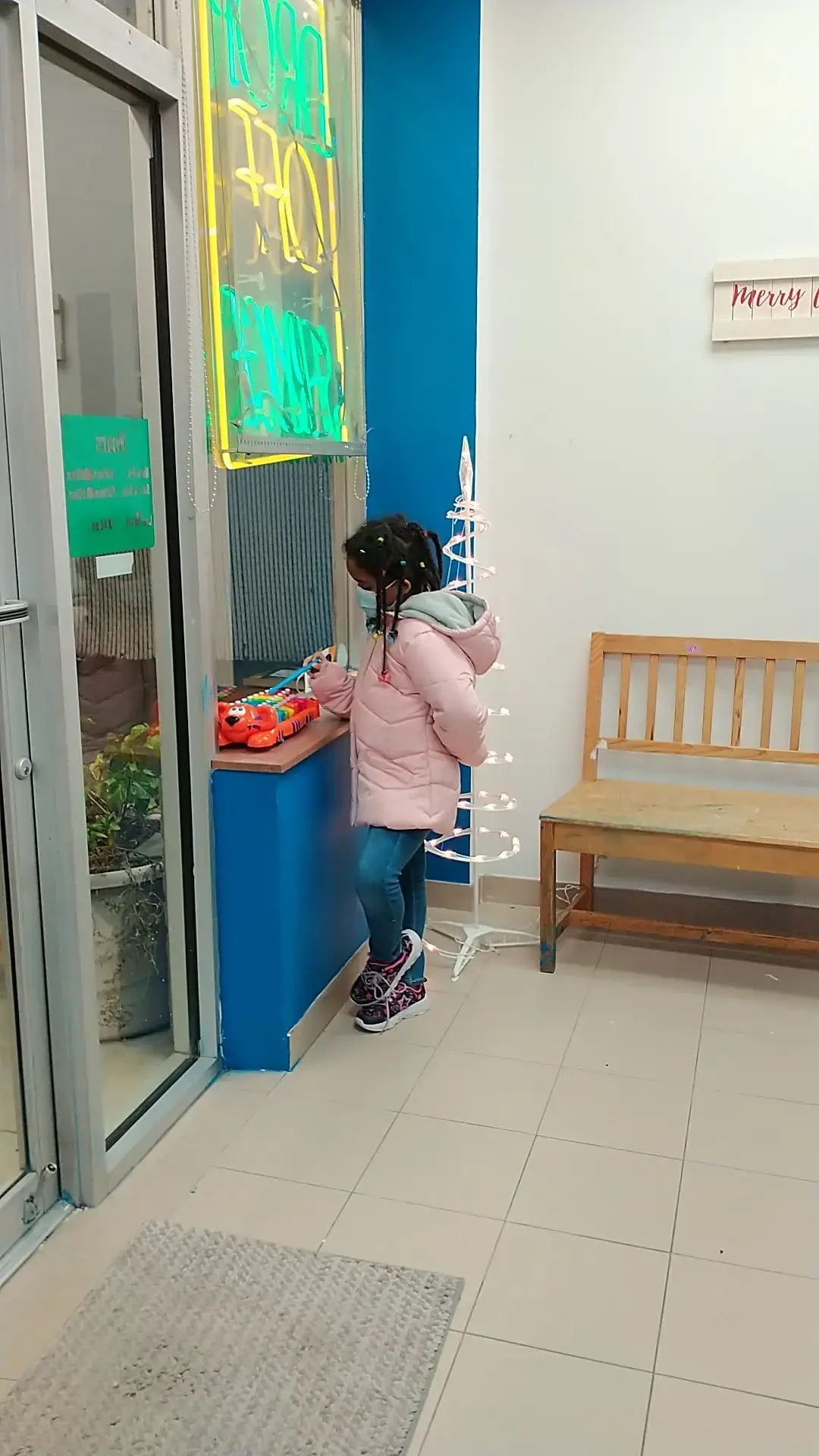 Central Laundromat thumbnail 15