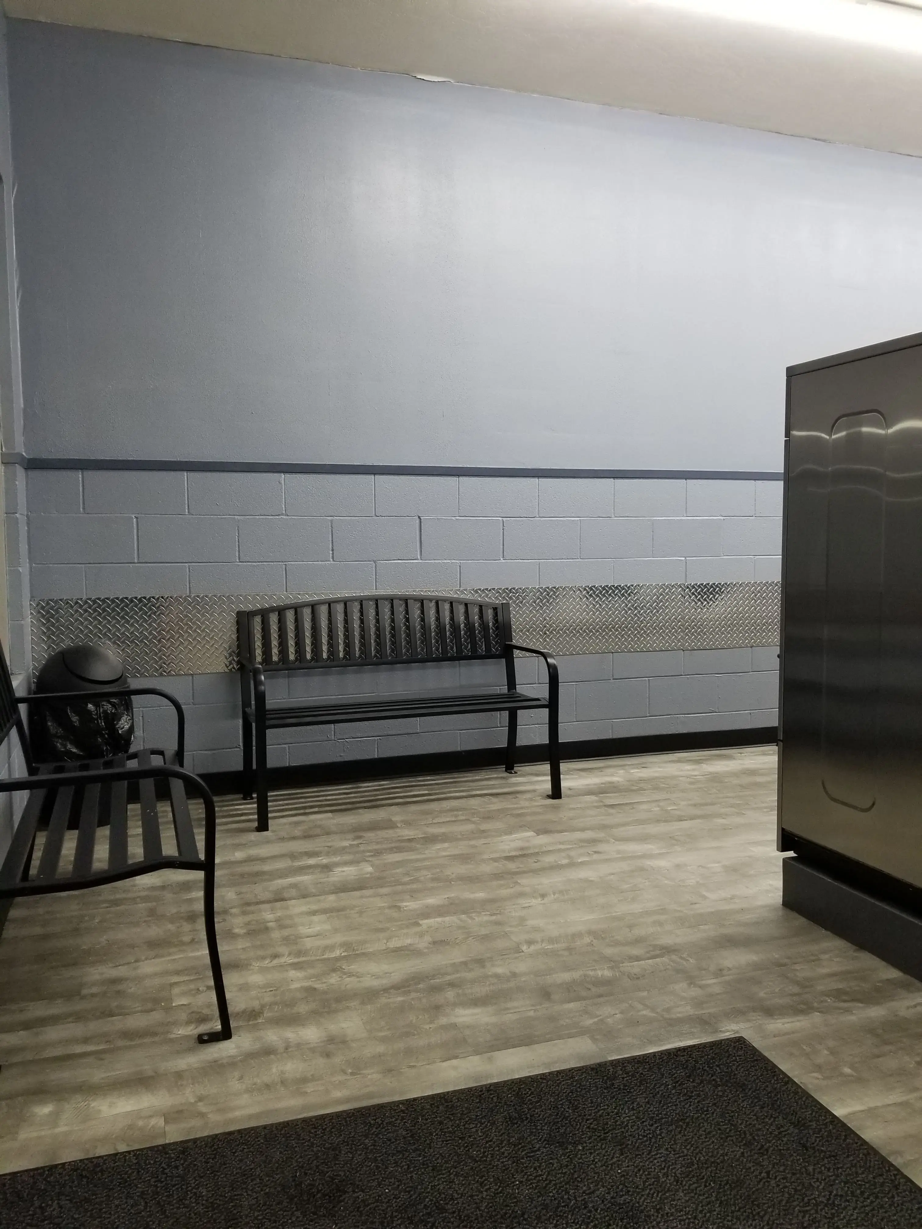 Central Laundromat + Wash & Fold Laundry Co. thumbnail 9