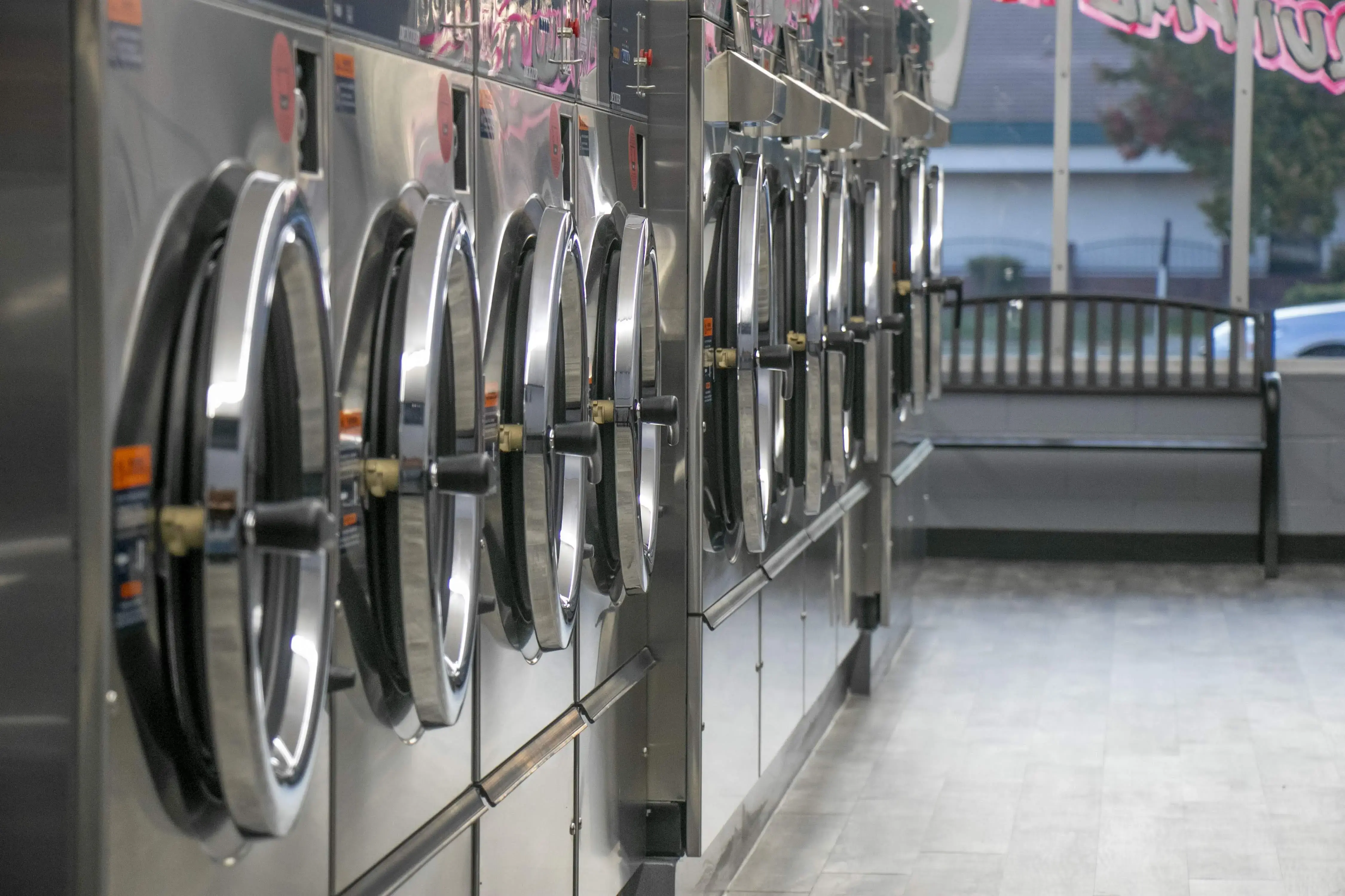 Central Laundromat + Wash & Fold Laundry Co. thumbnail 7