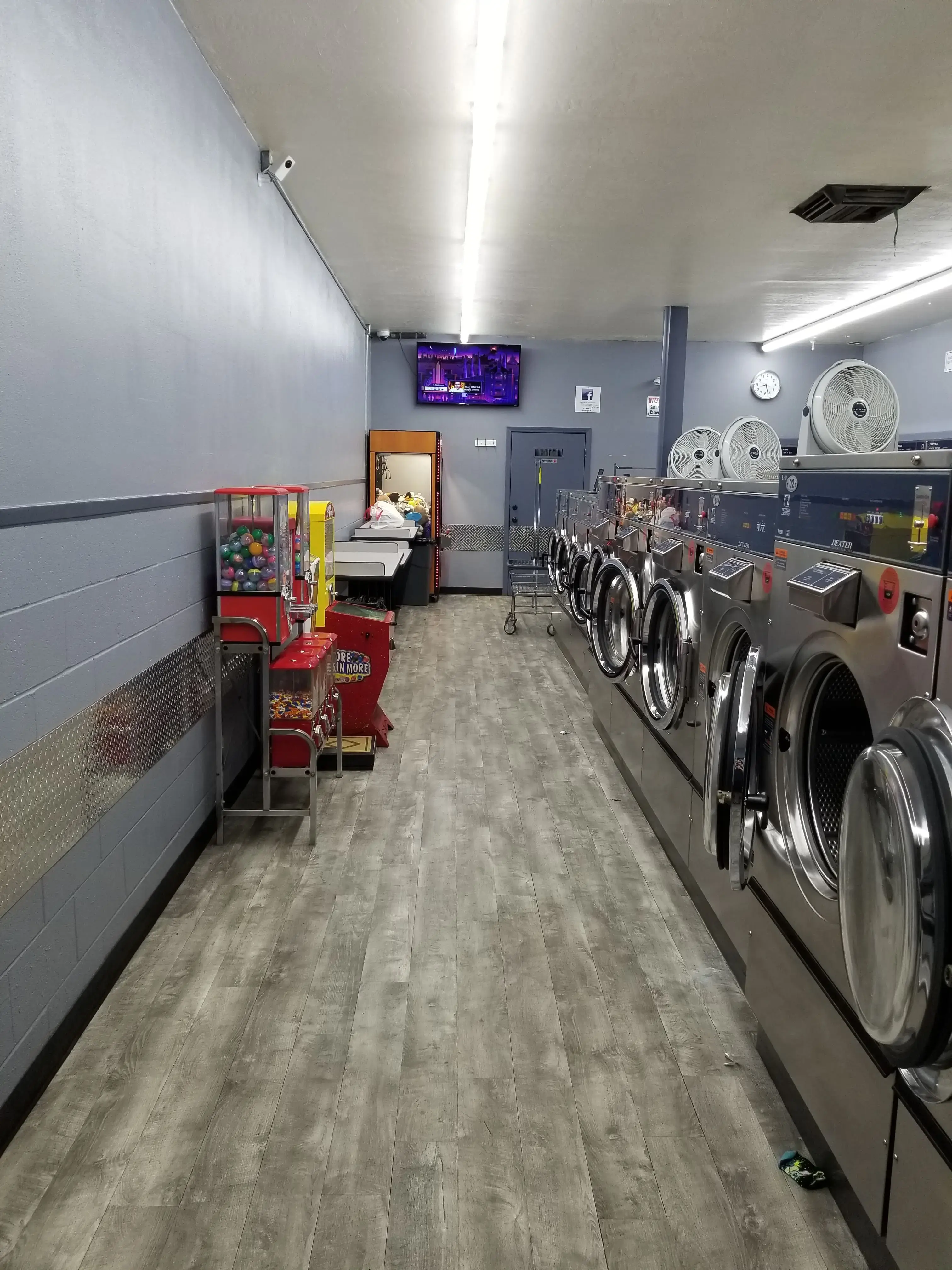 Central Laundromat + Wash & Fold Laundry Co. - Image 10
