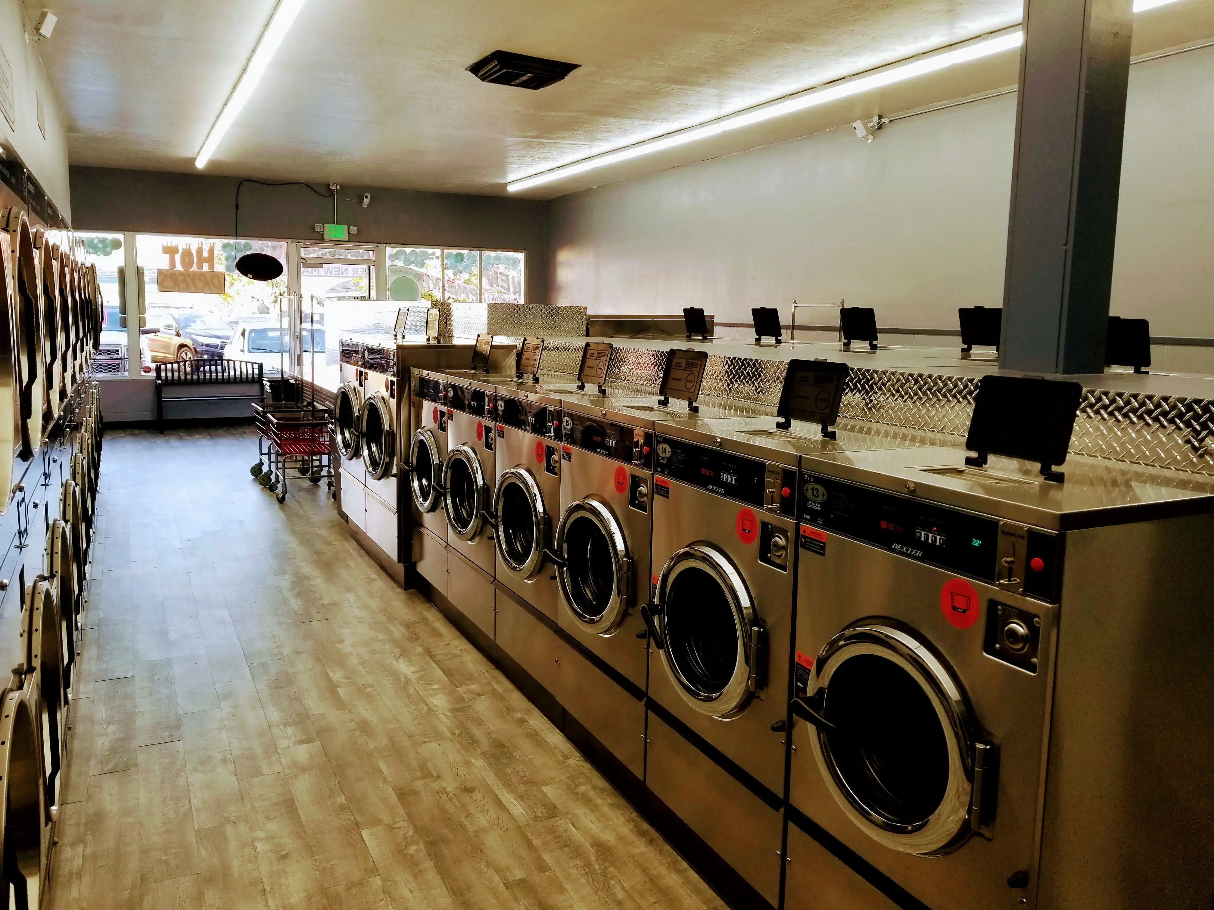 Central Laundromat + Wash & Fold Laundry Co. thumbnail 2