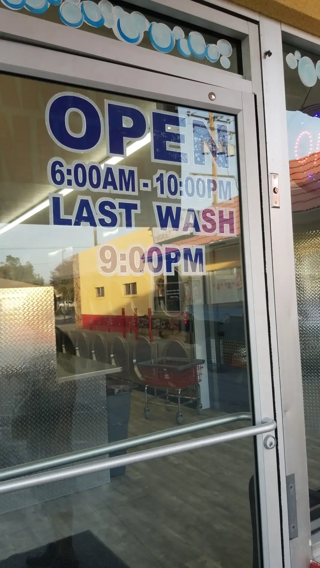 Central Laundromat + Wash & Fold Laundry Co. thumbnail 8