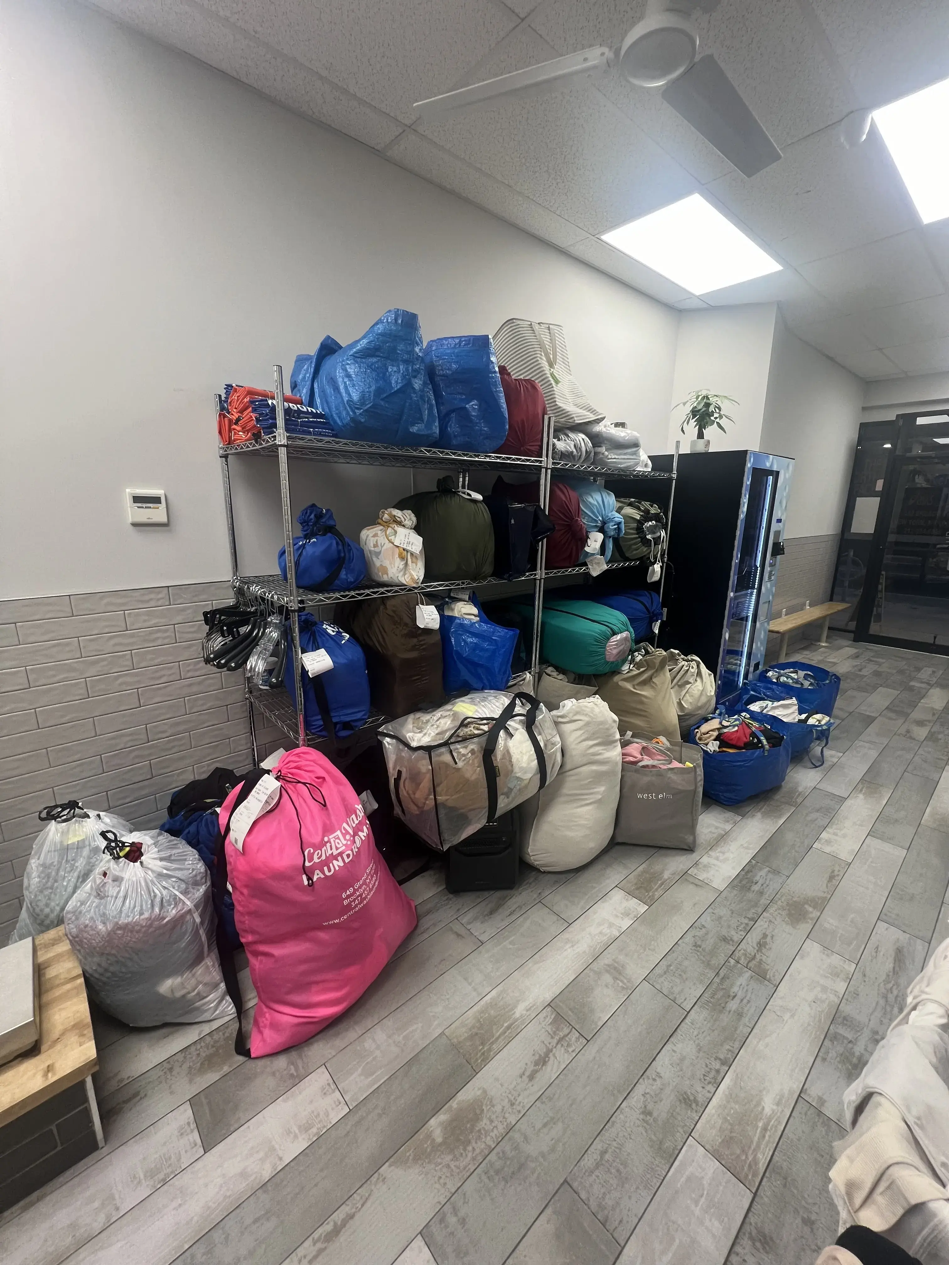 Central Wash Laundromat - Image 3