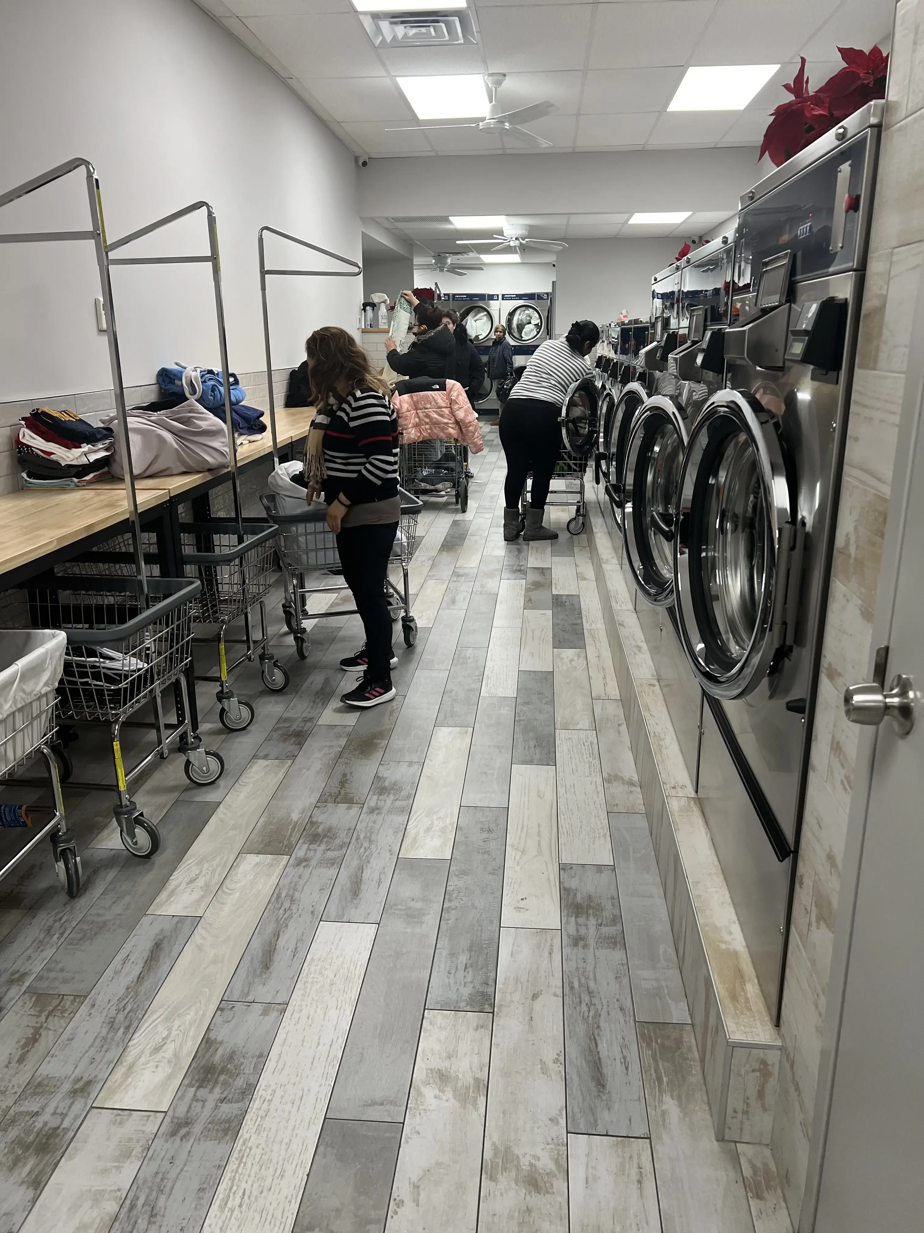 Central Wash Laundromat thumbnail 16