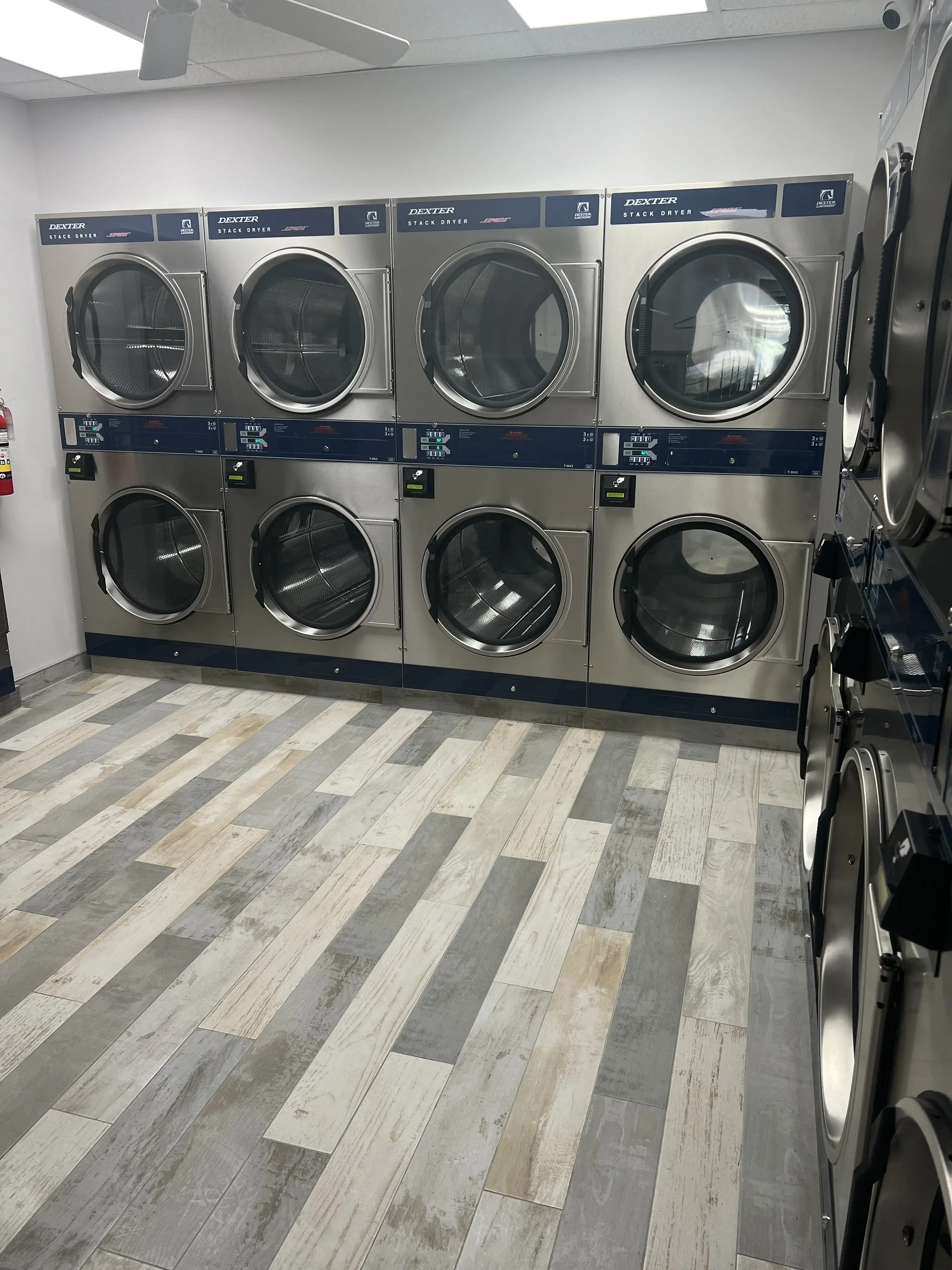 Central Wash Laundromat thumbnail 17