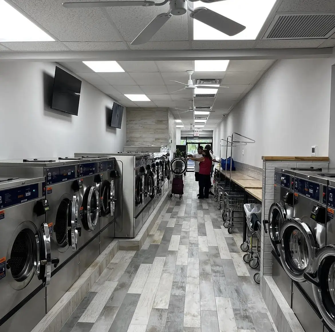 Central Wash Laundromat - Image 2