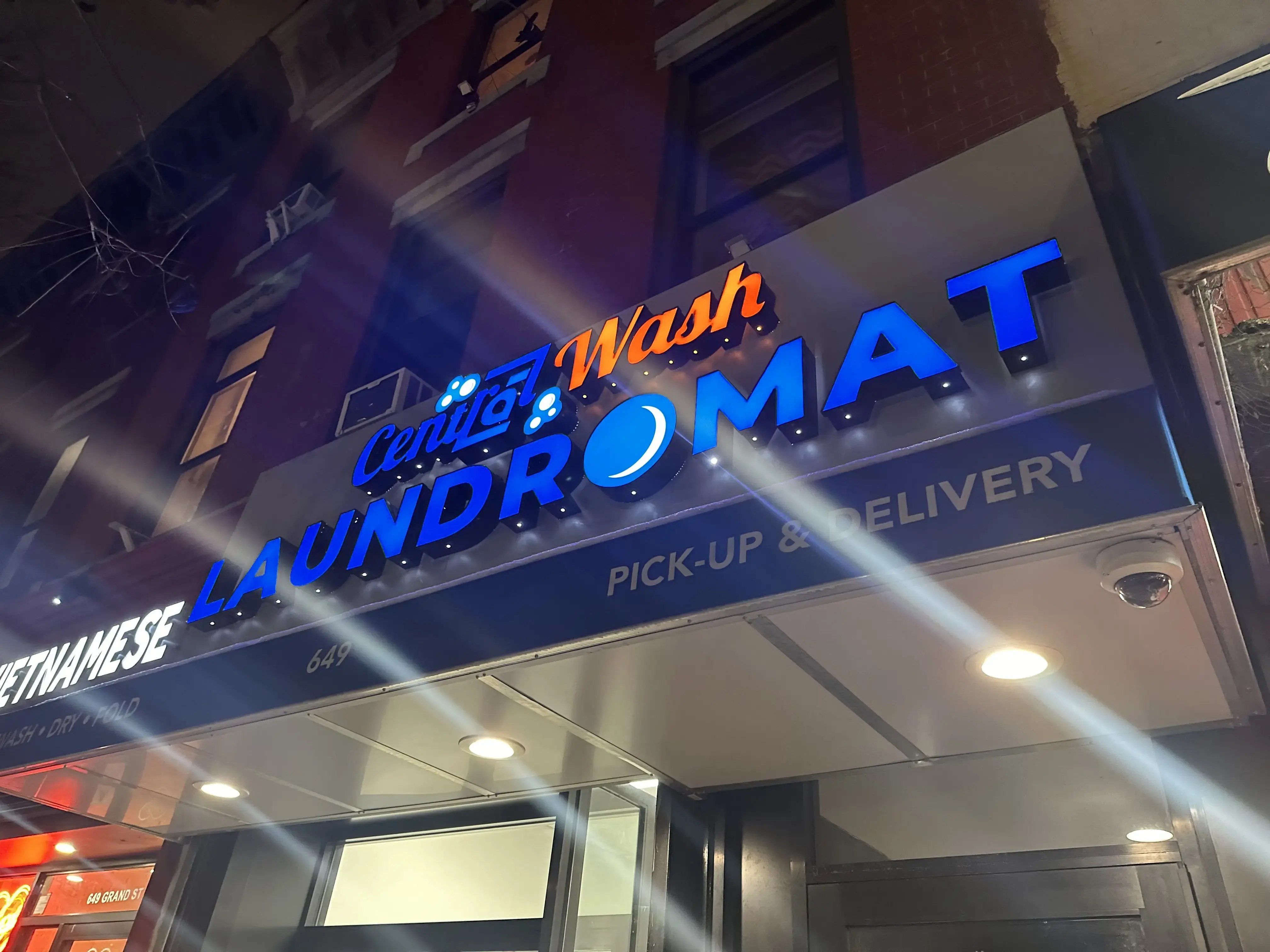 Central Wash Laundromat - Image 15