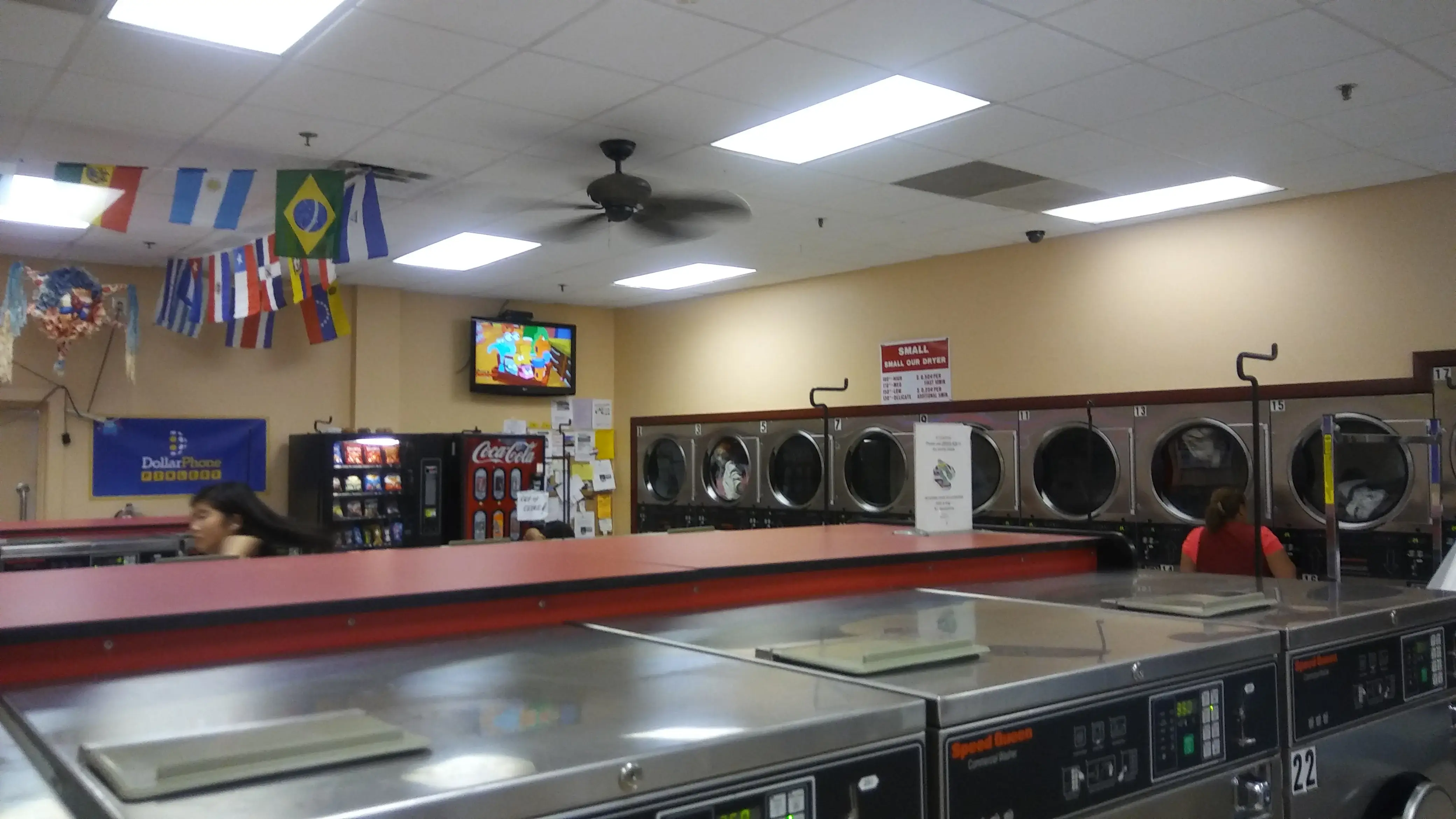Centreville Laundromat - Image 20
