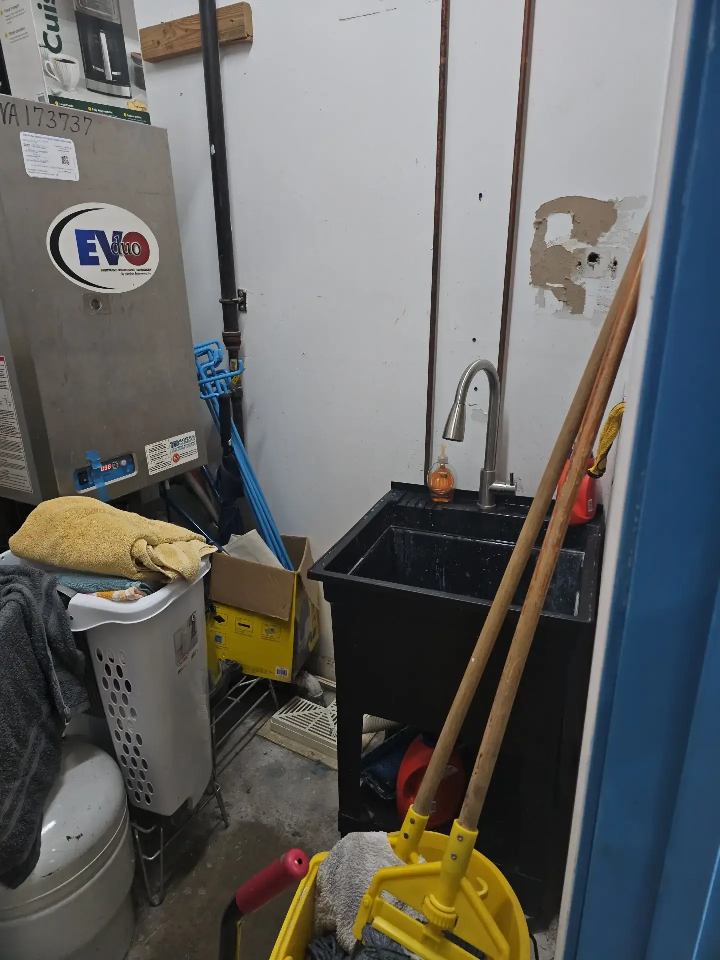 Centreville Laundromat thumbnail 13