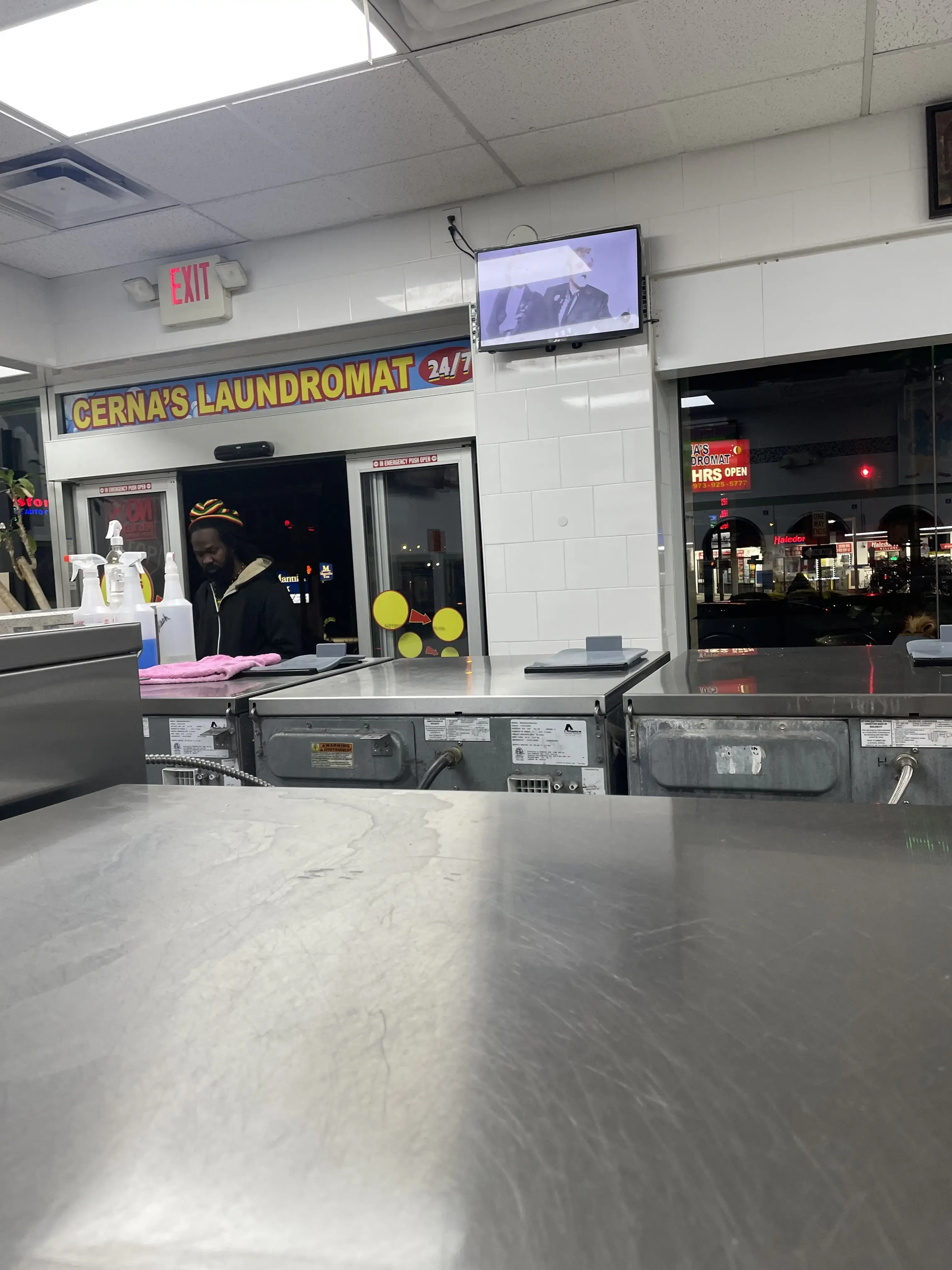 Cerna's Laundromat thumbnail 5