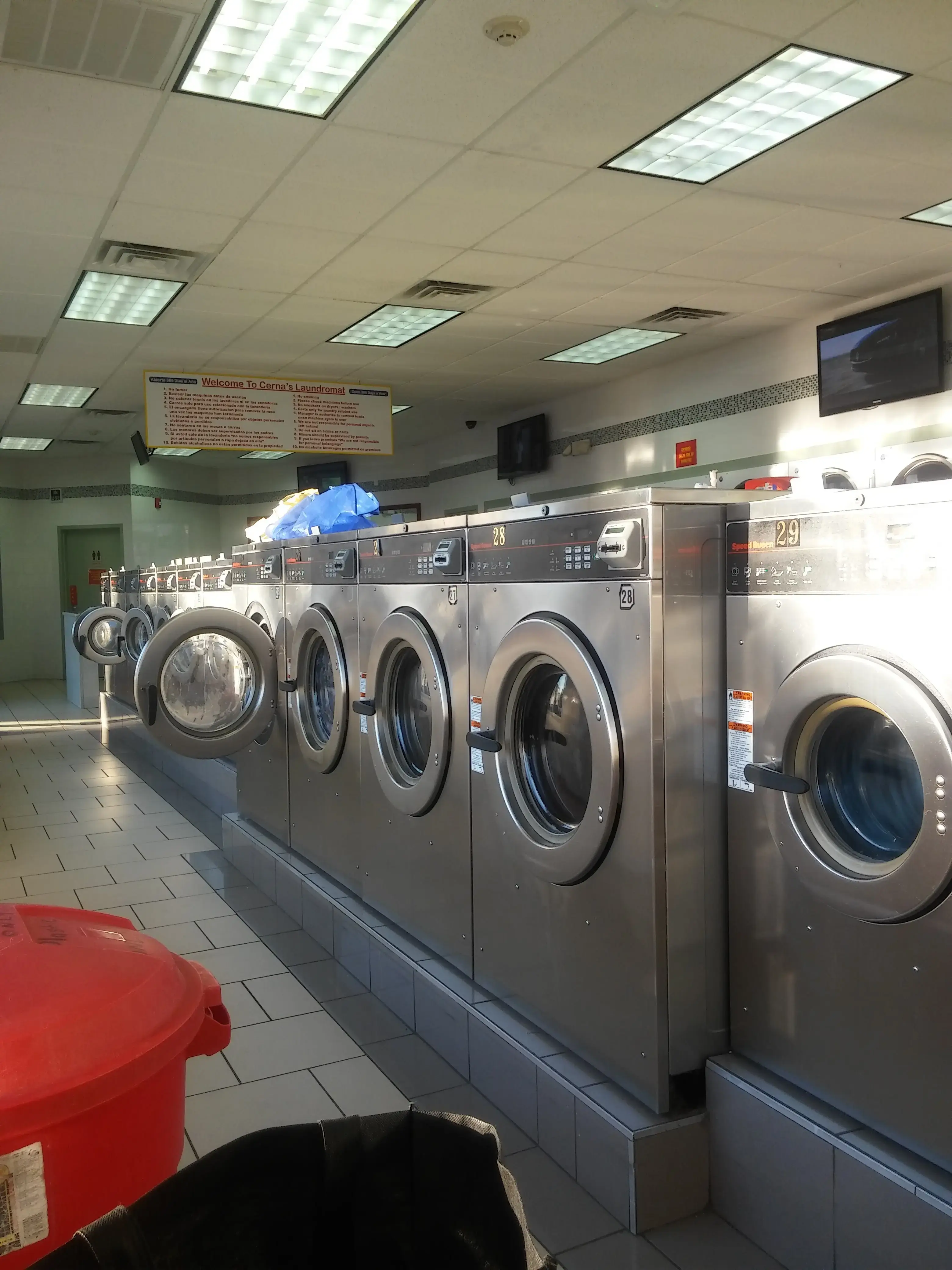 Cerna's Laundromat - Image 3