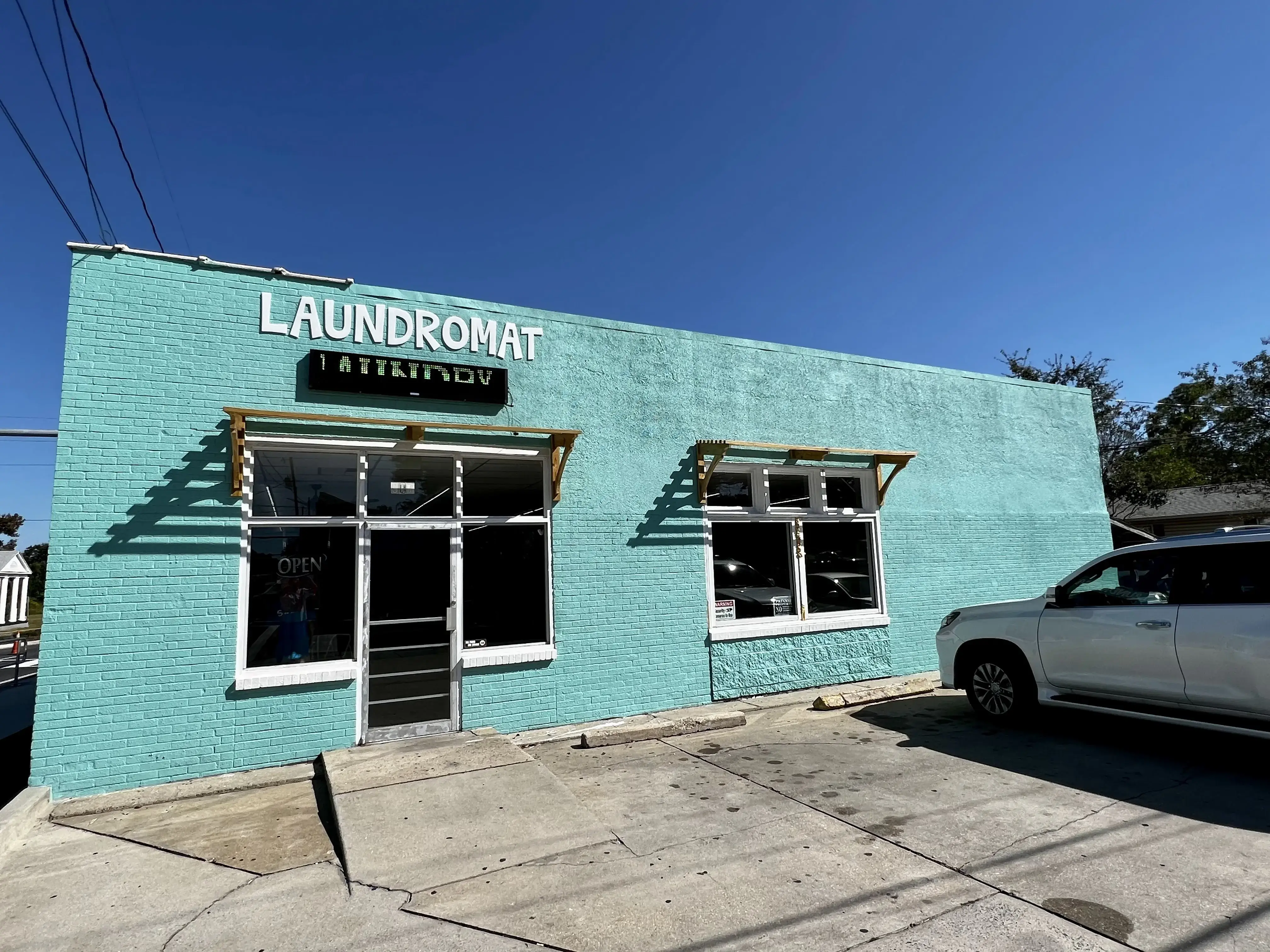 Cervantes Street Laundry - Image 4