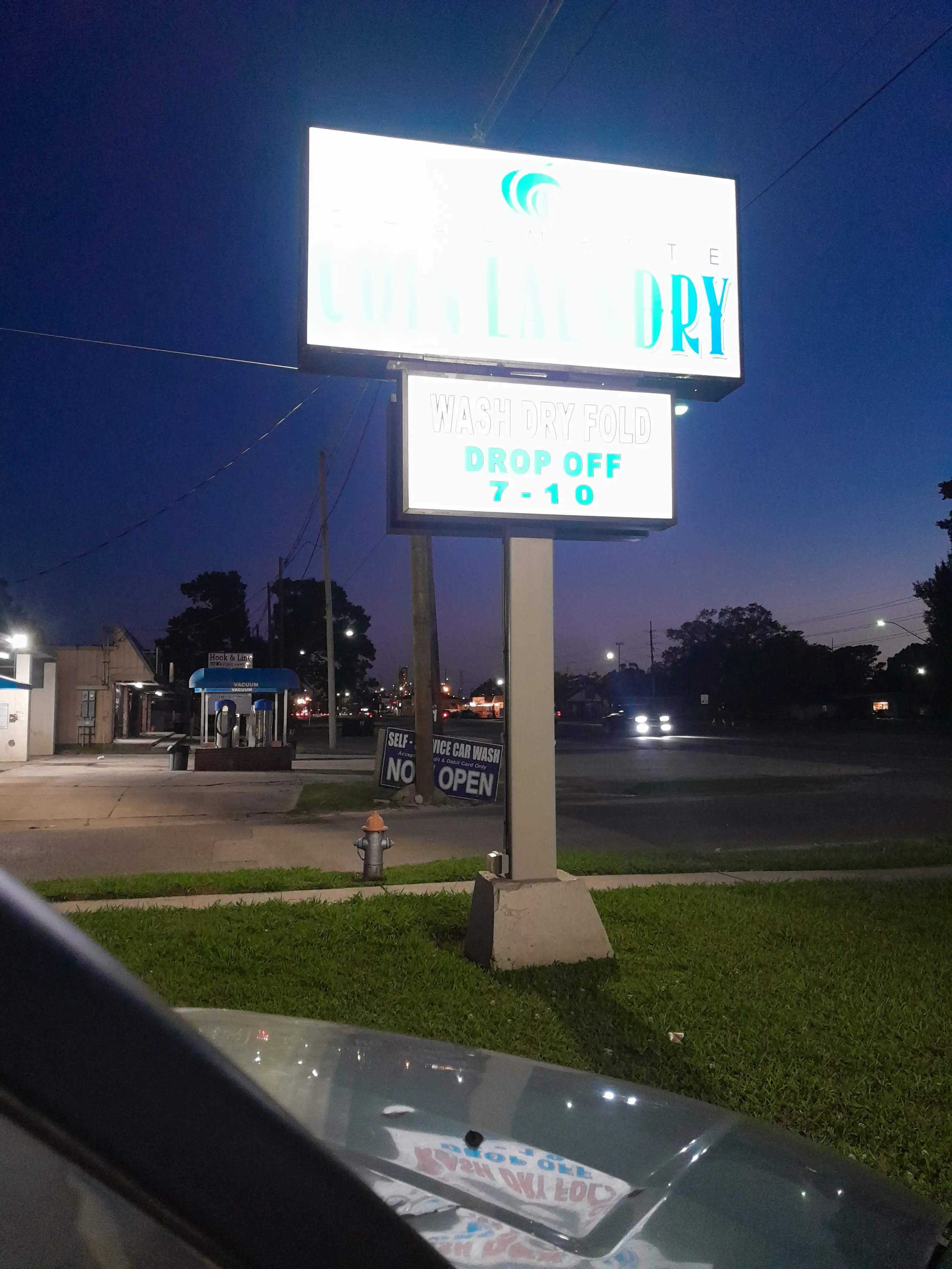 Chalmette Coin Laundry - Image 16