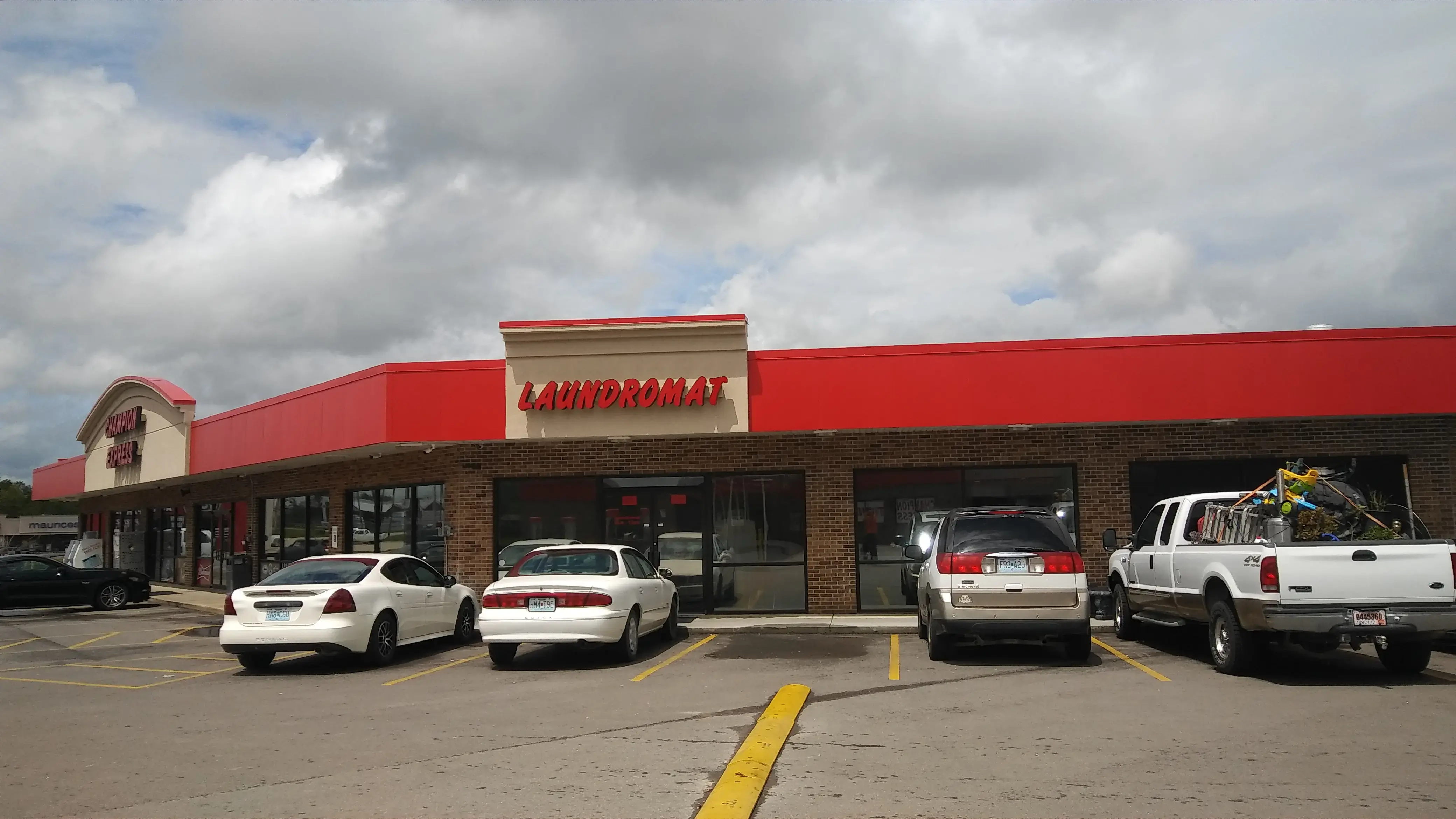 Champion Express Market & Laundromat - Image 4