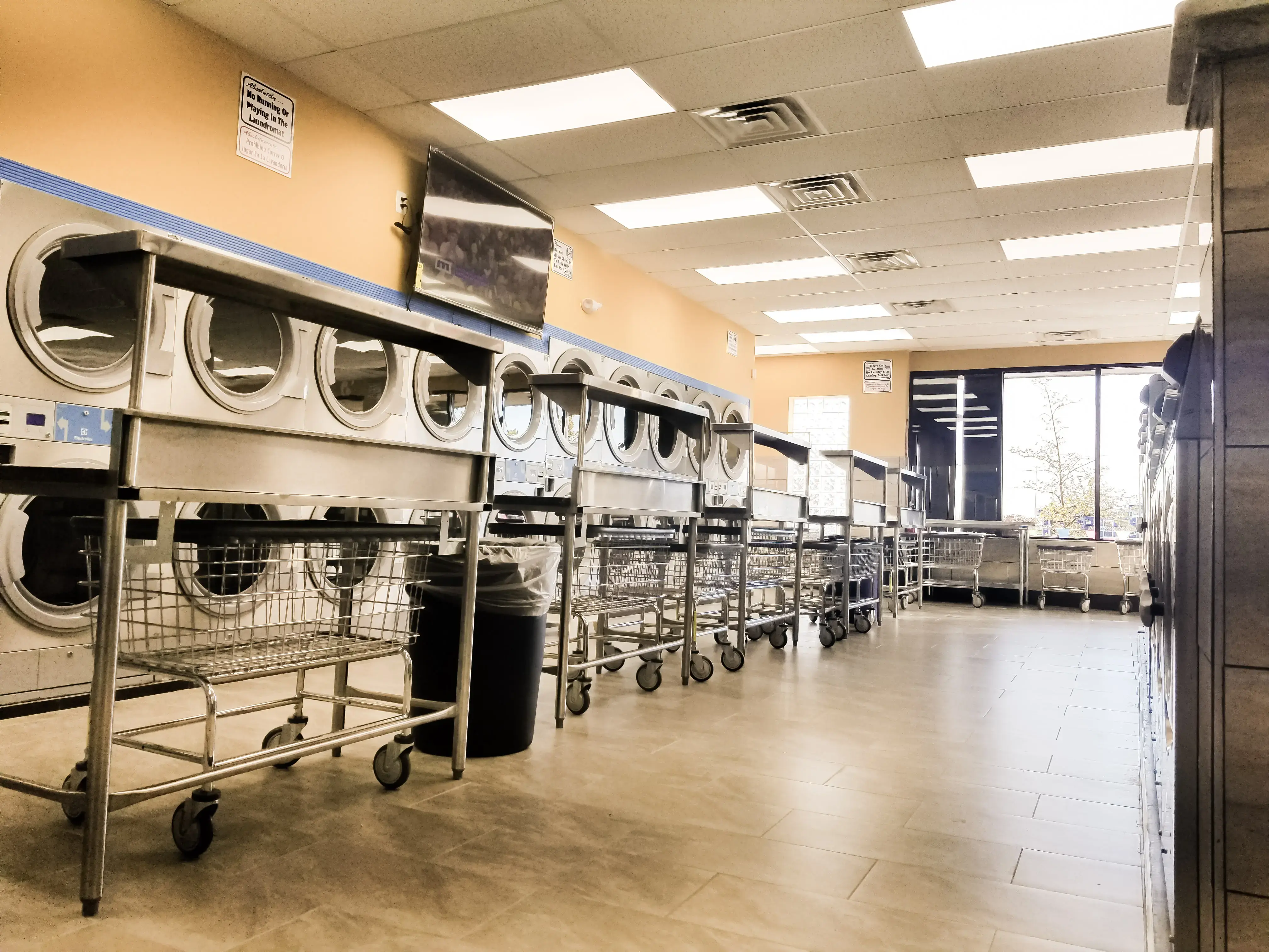 Chanan's Laundromat thumbnail 3