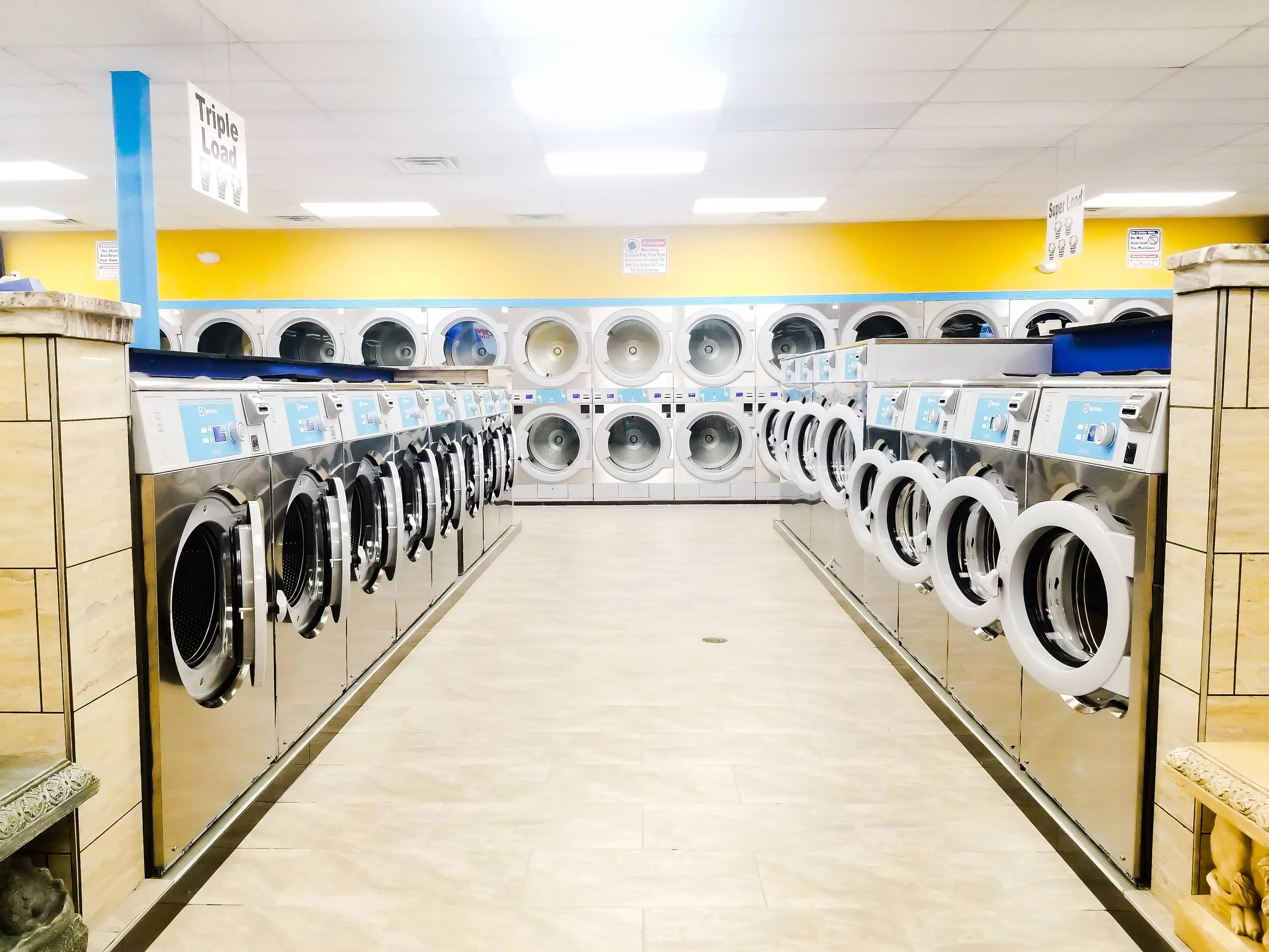 Chanan's Laundromat thumbnail 15