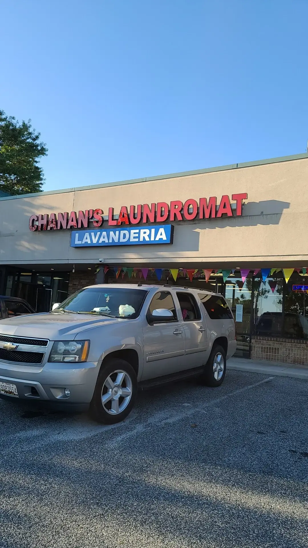 Chanan's Laundromat - Image 6