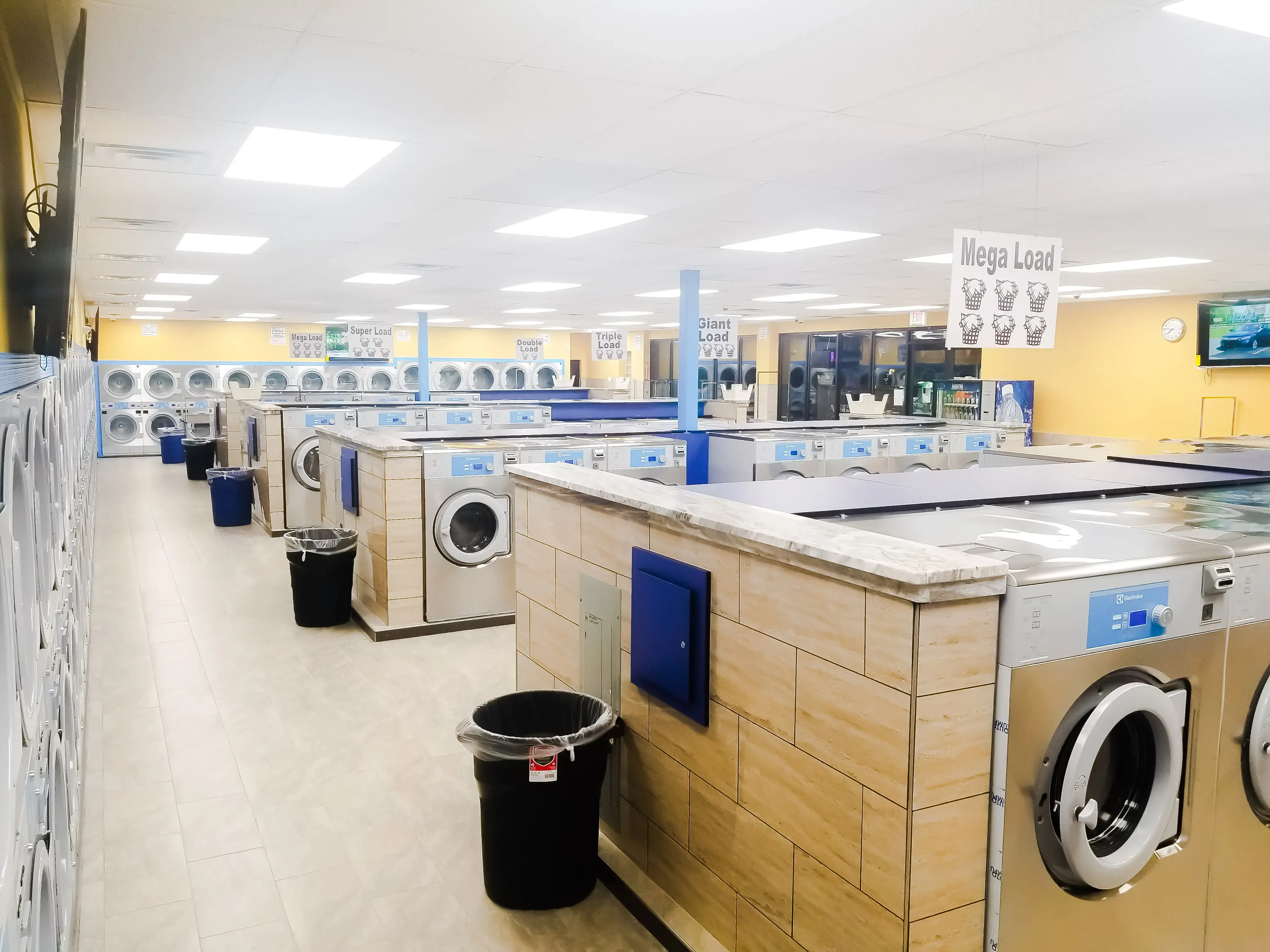 Chanan's Laundromat thumbnail 17