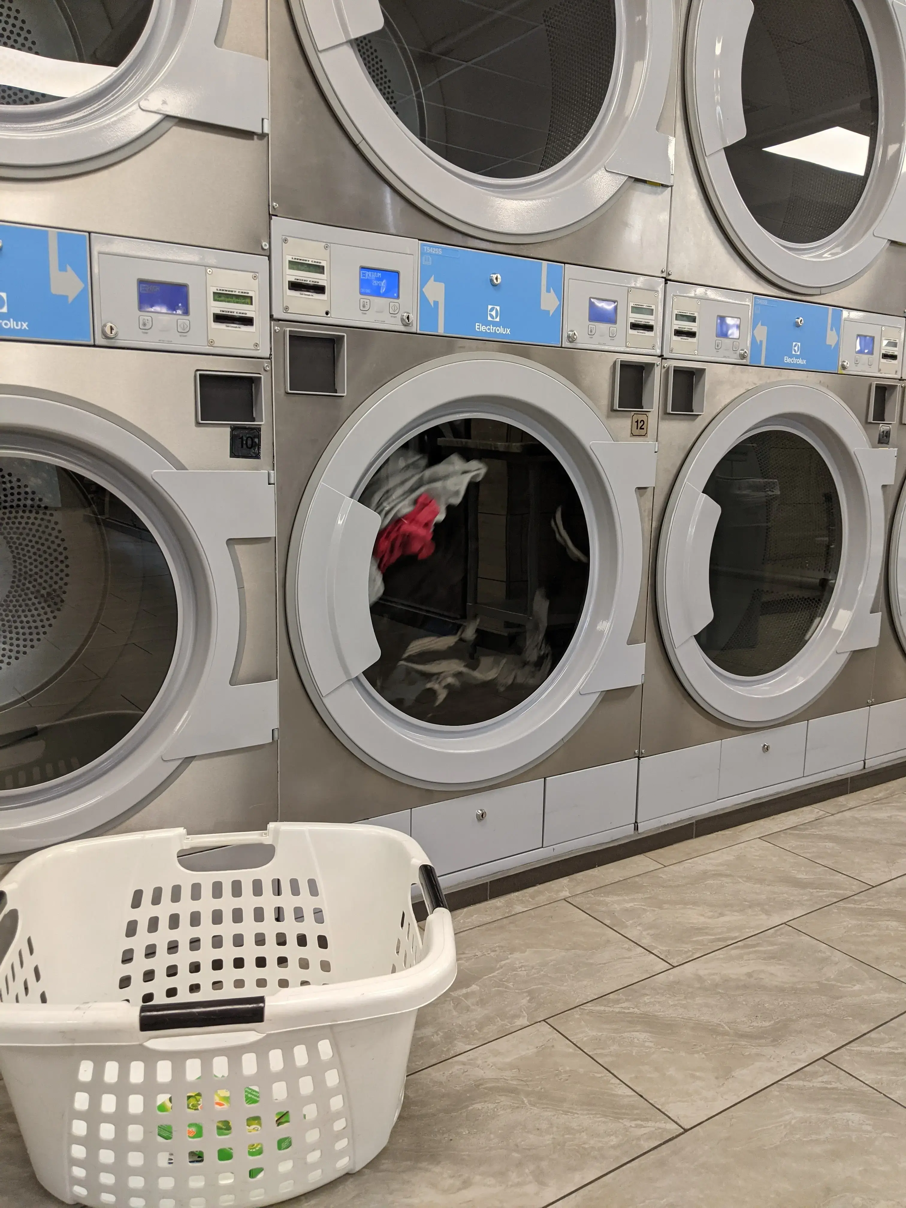 Chanan's Laundromat thumbnail 4