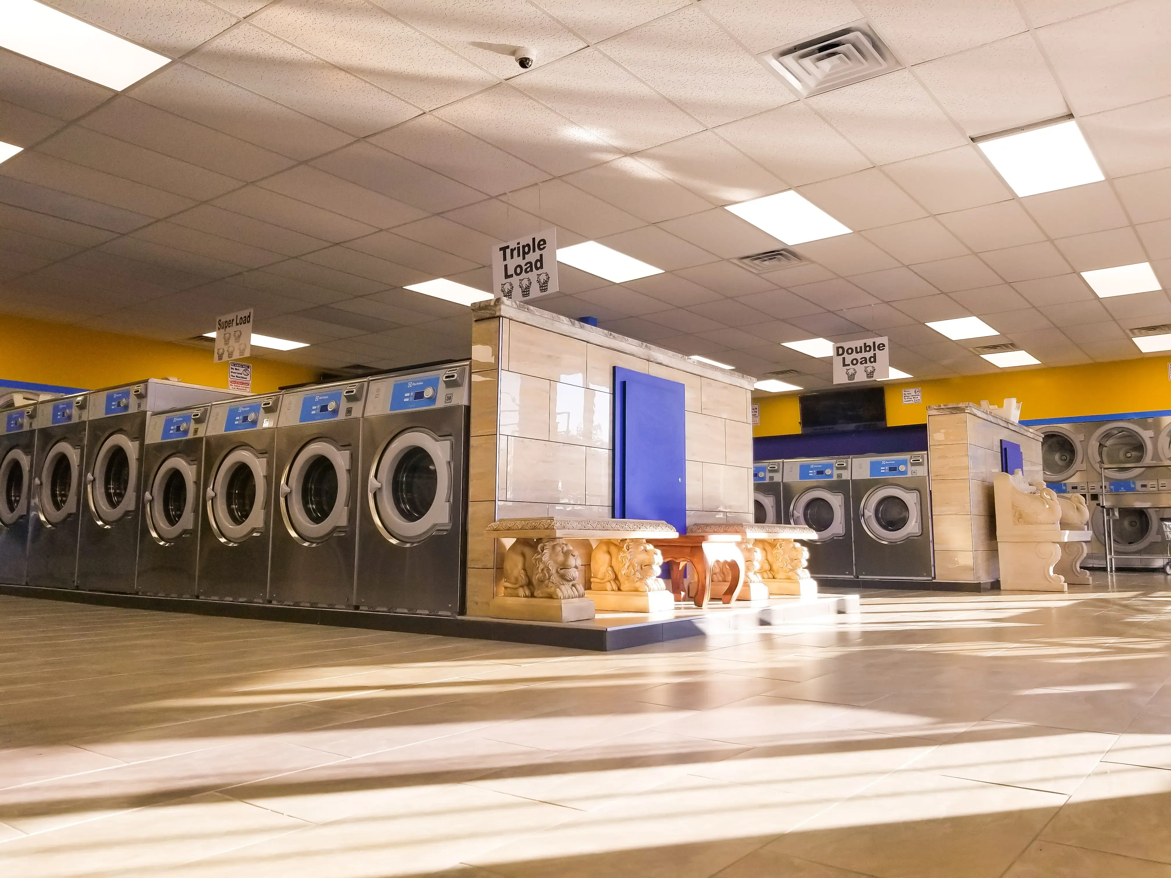 Chanan's Laundromat thumbnail 14