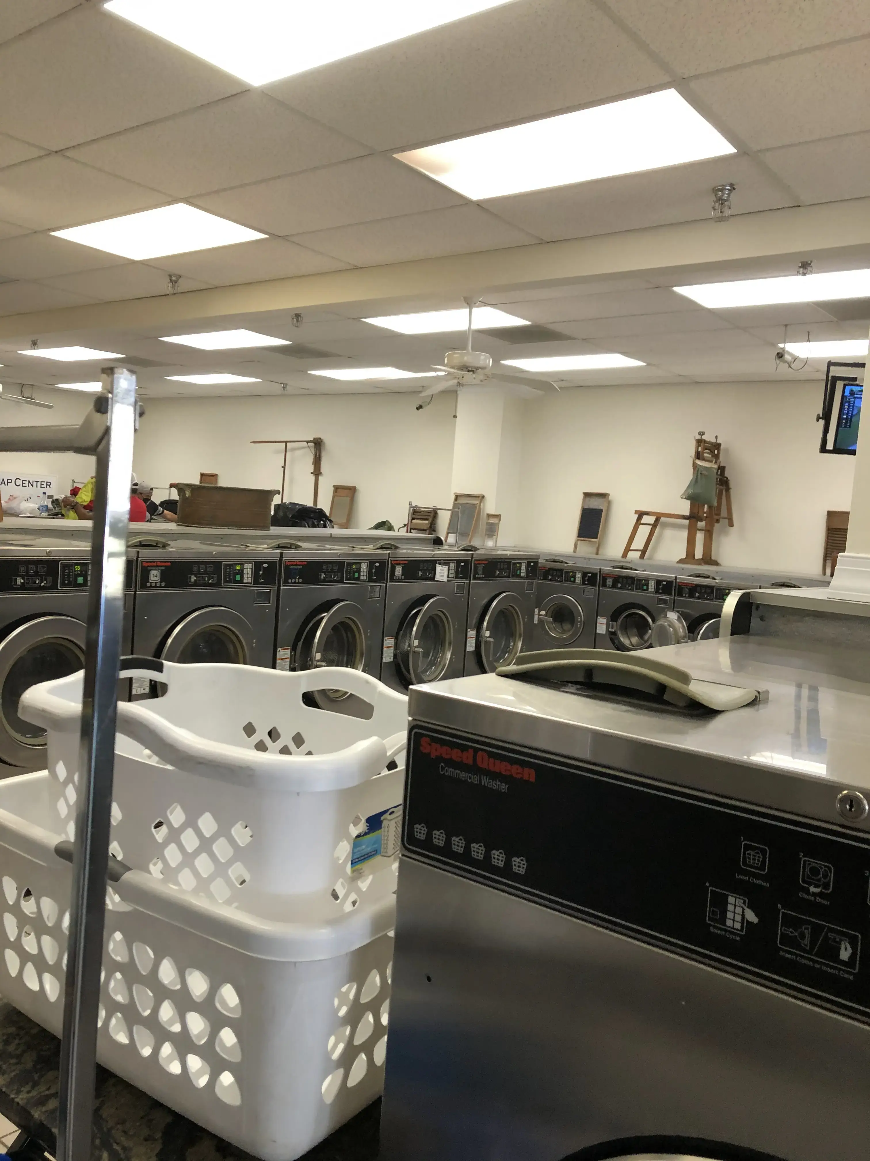 Chantilly Coin Laundry LLC thumbnail 6