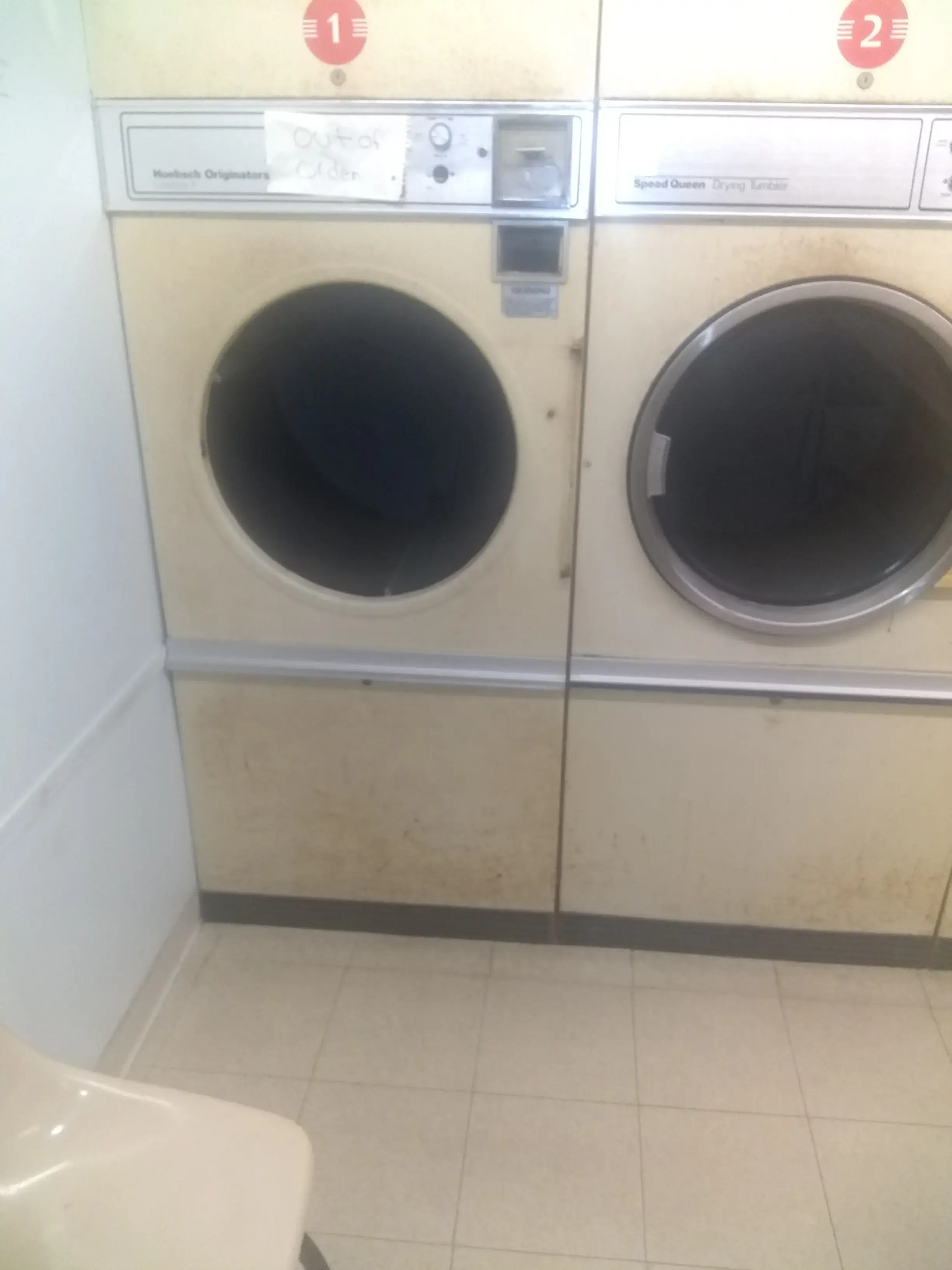 Charles' Laundry - Image 20