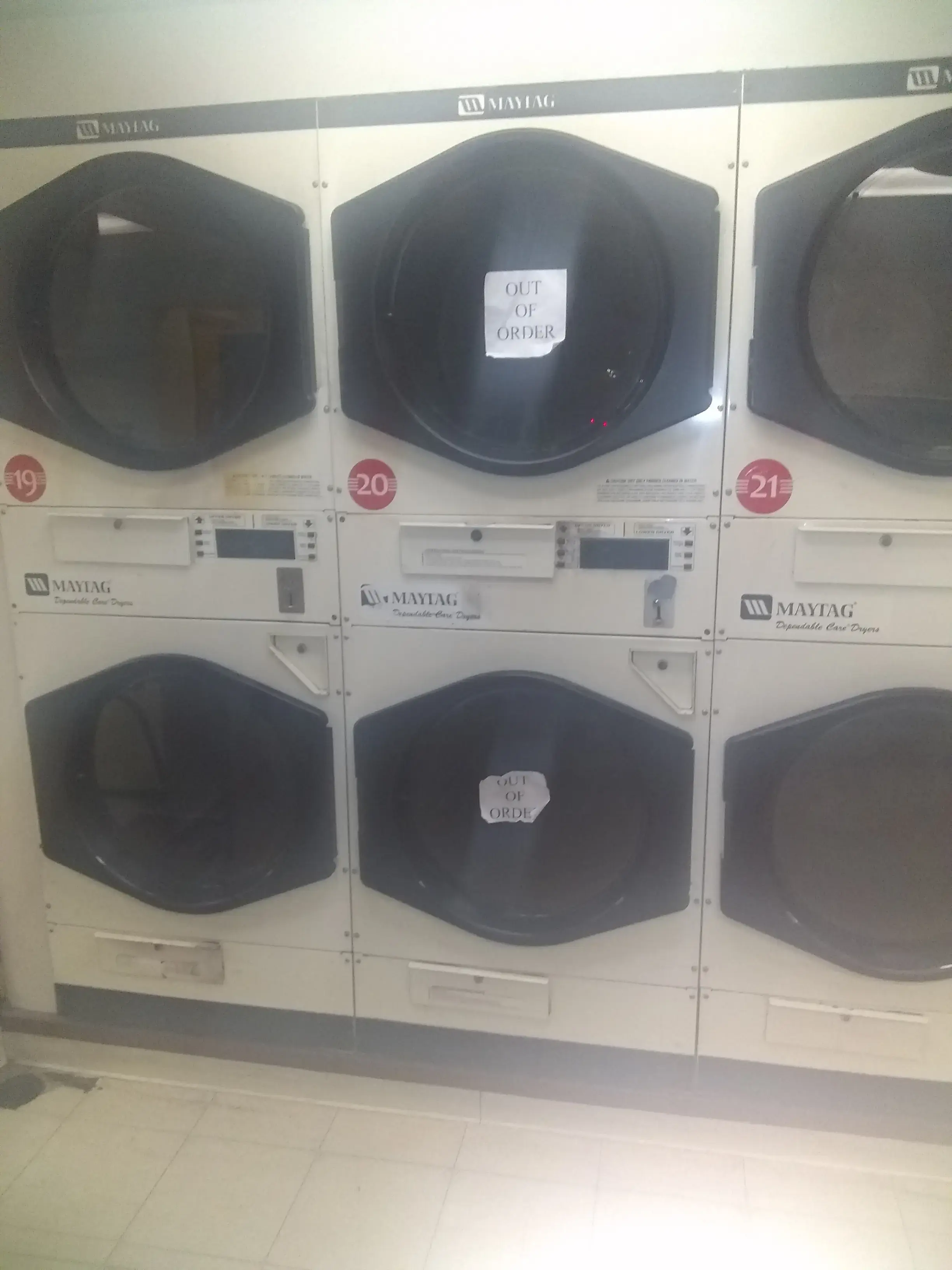 Charles' Laundry - Image 9