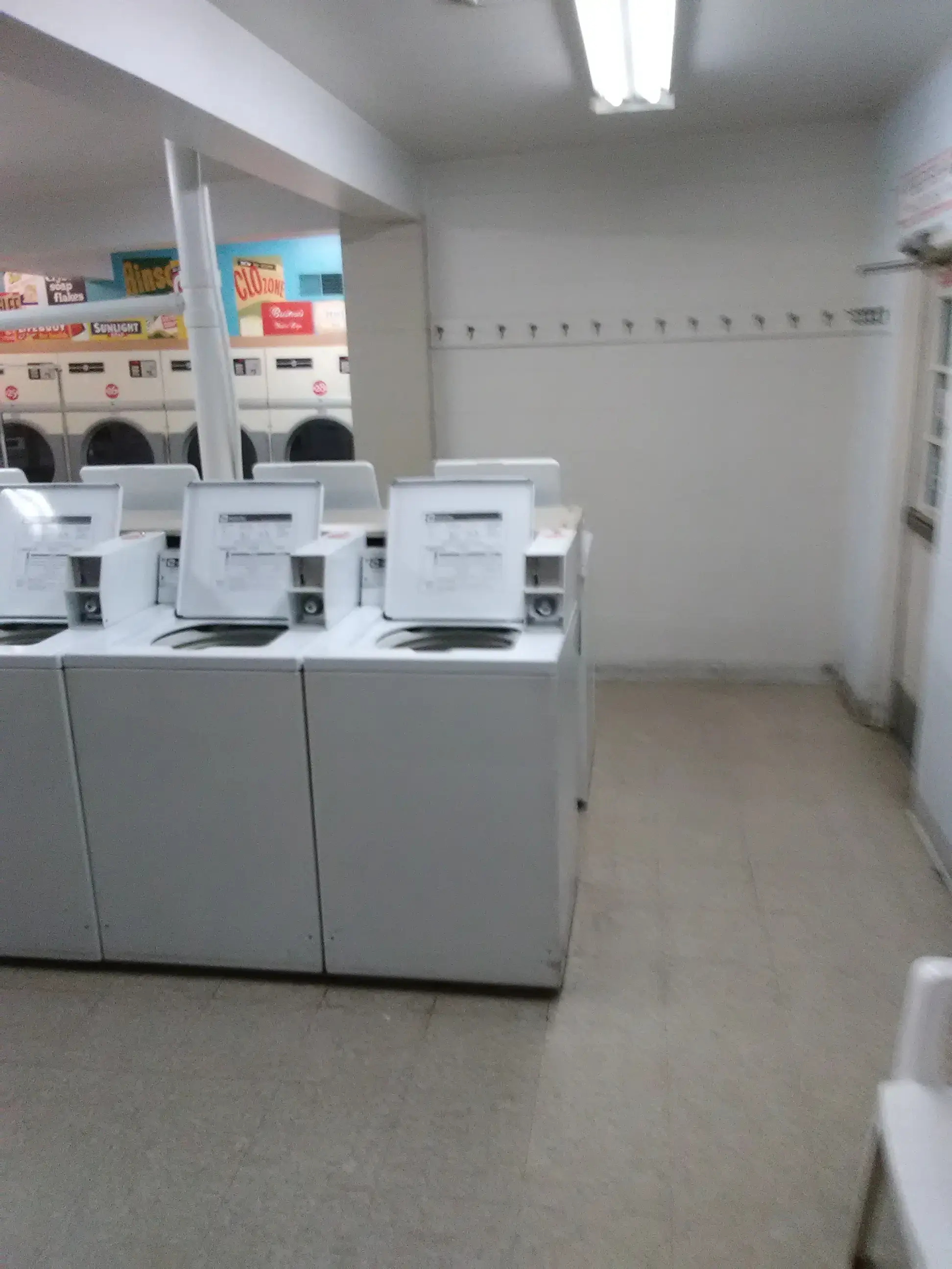 Charles' Laundry - Image 7
