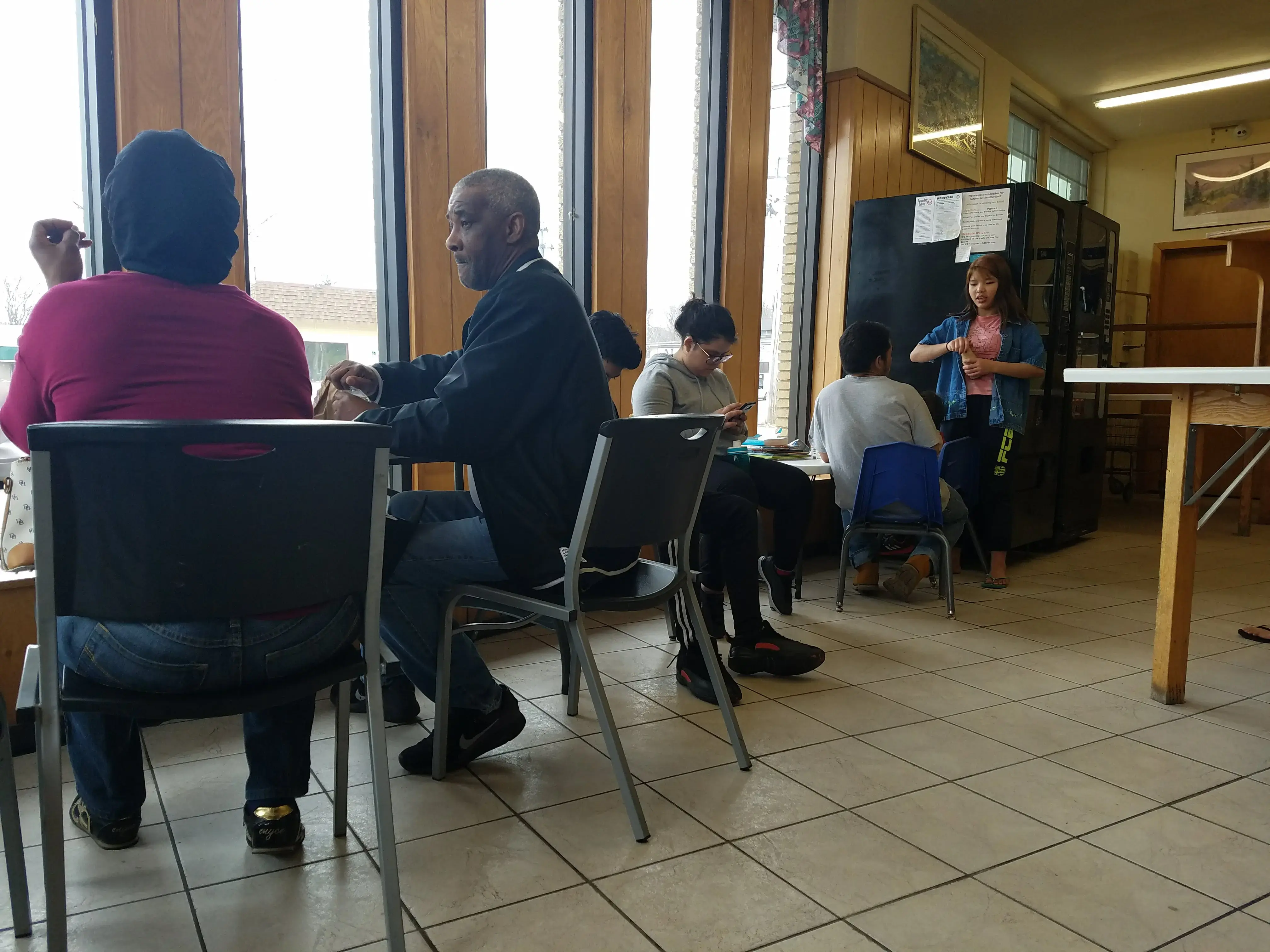 Charles Street Laundromat - Image 12