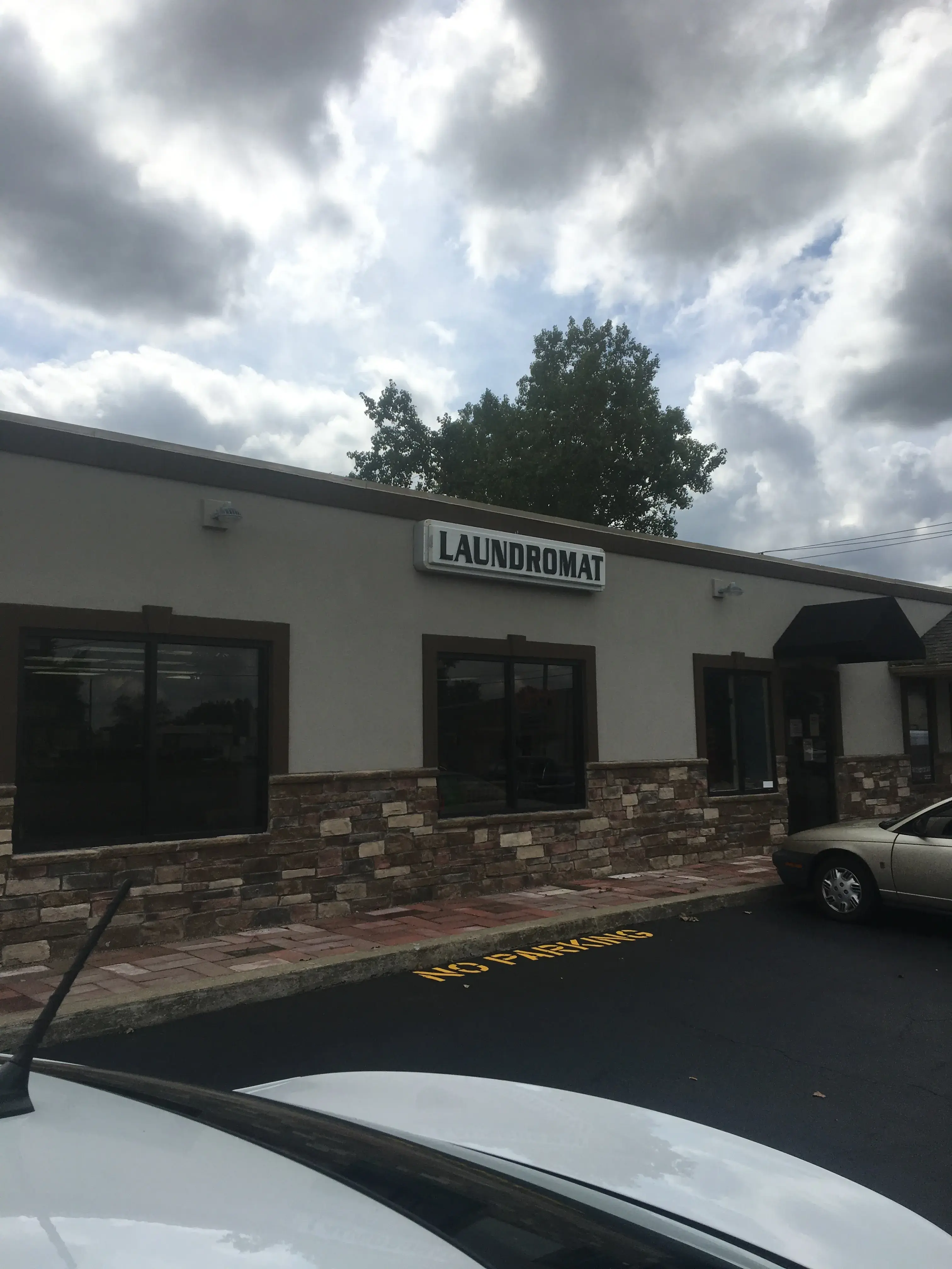 Cheektowaga Laundromat - Image 4