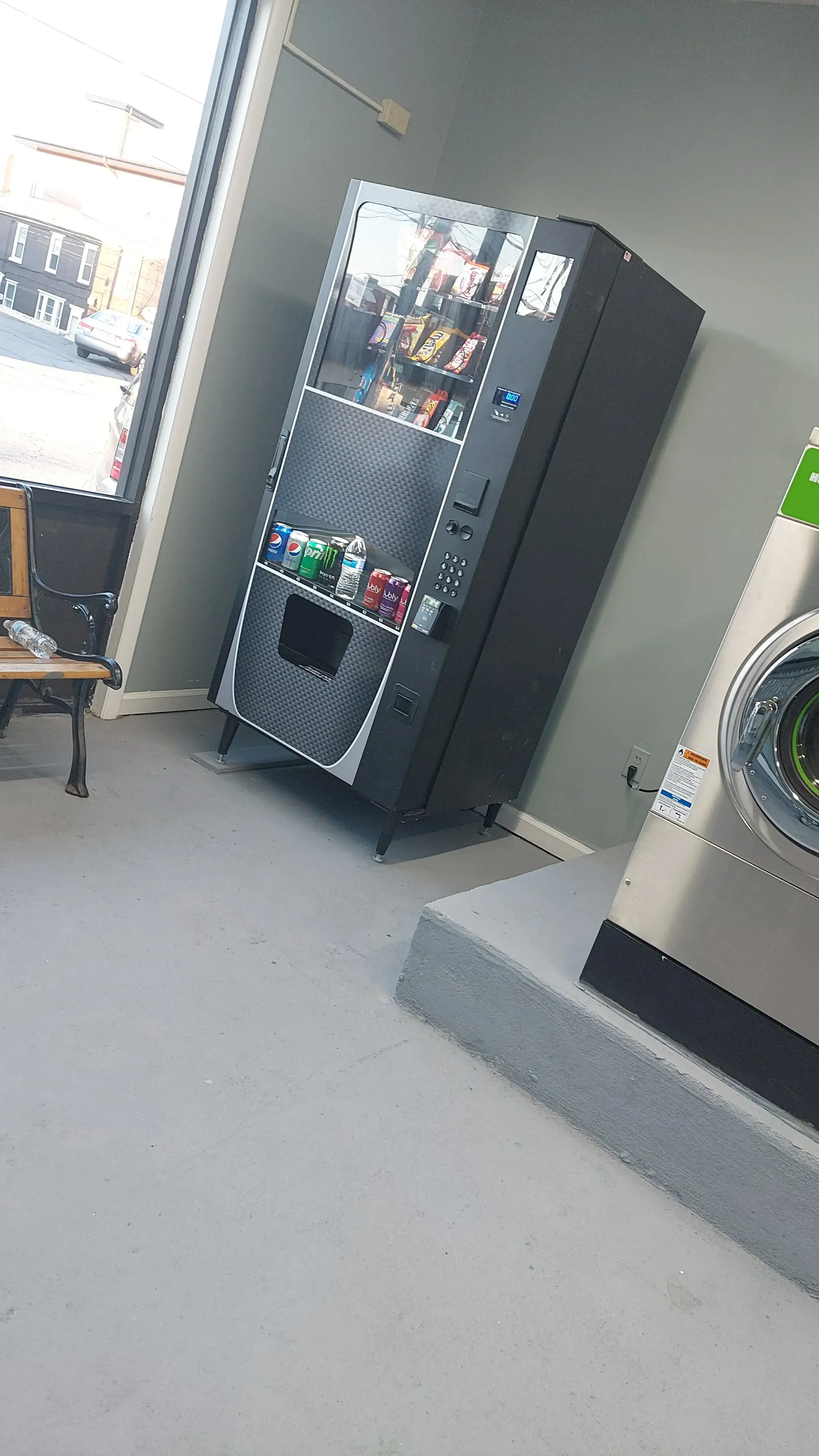 Cherry Street Laundromat - Image 13