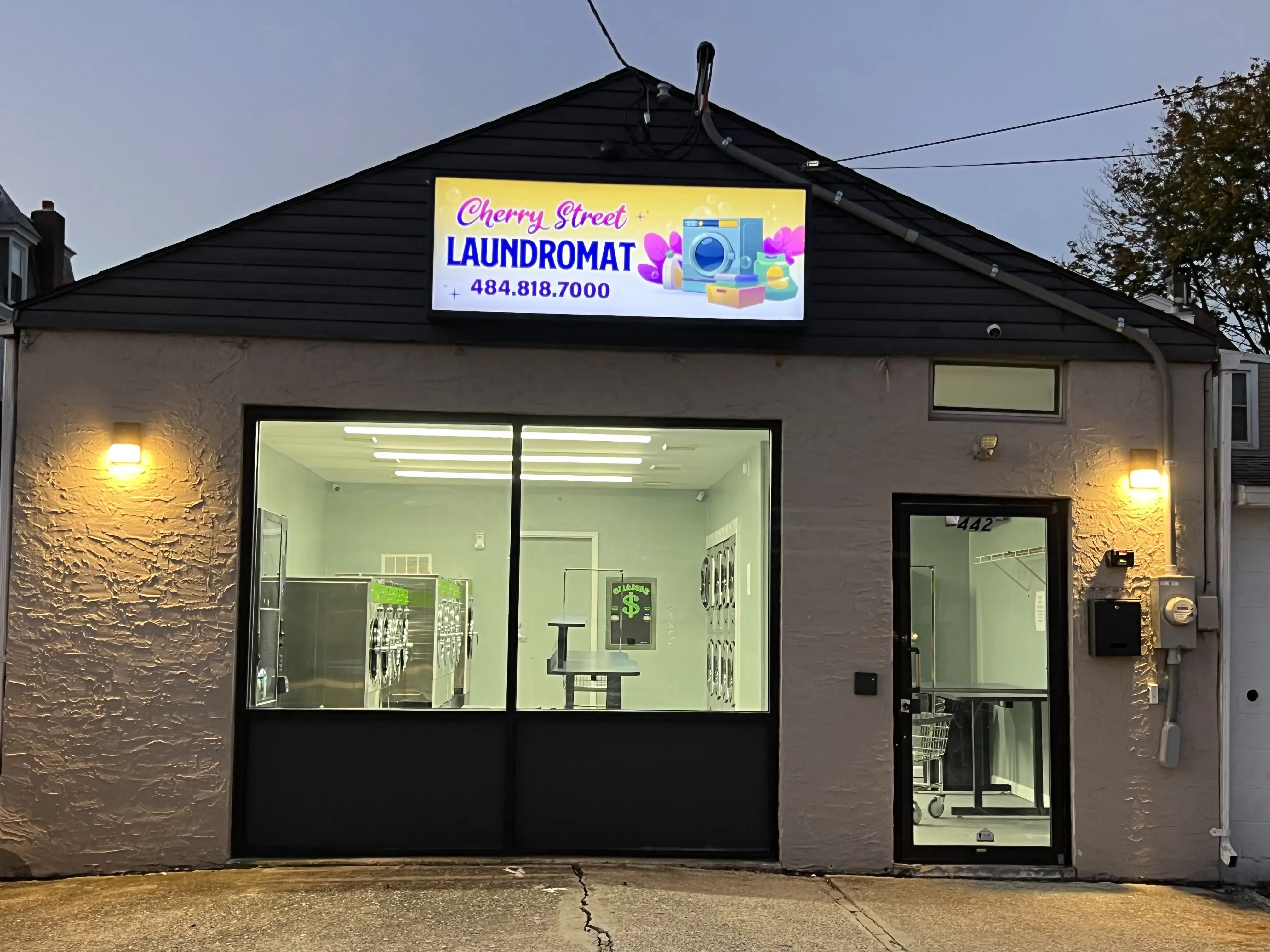 Cherry Street Laundromat - Image 11