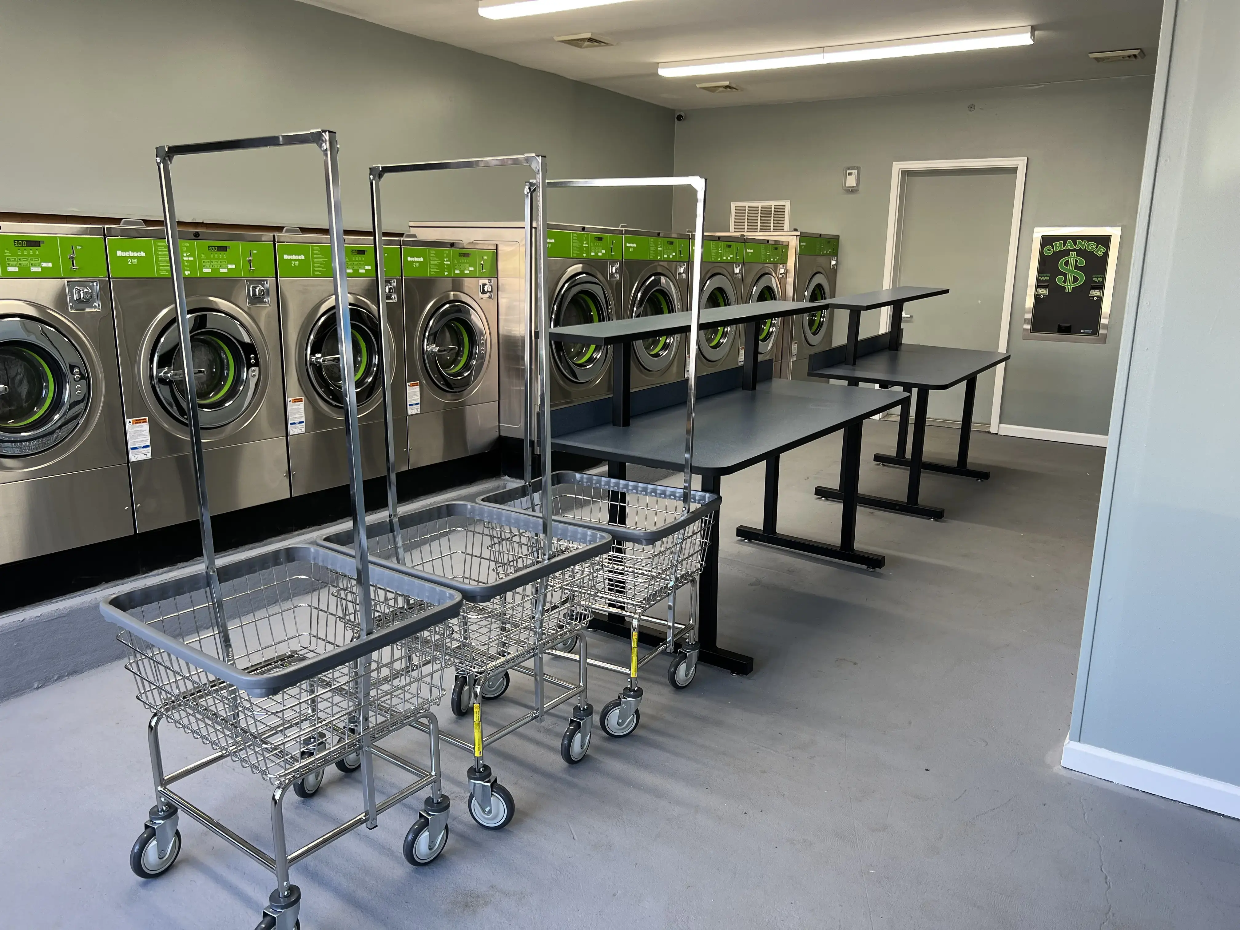 Cherry Street Laundromat thumbnail 19