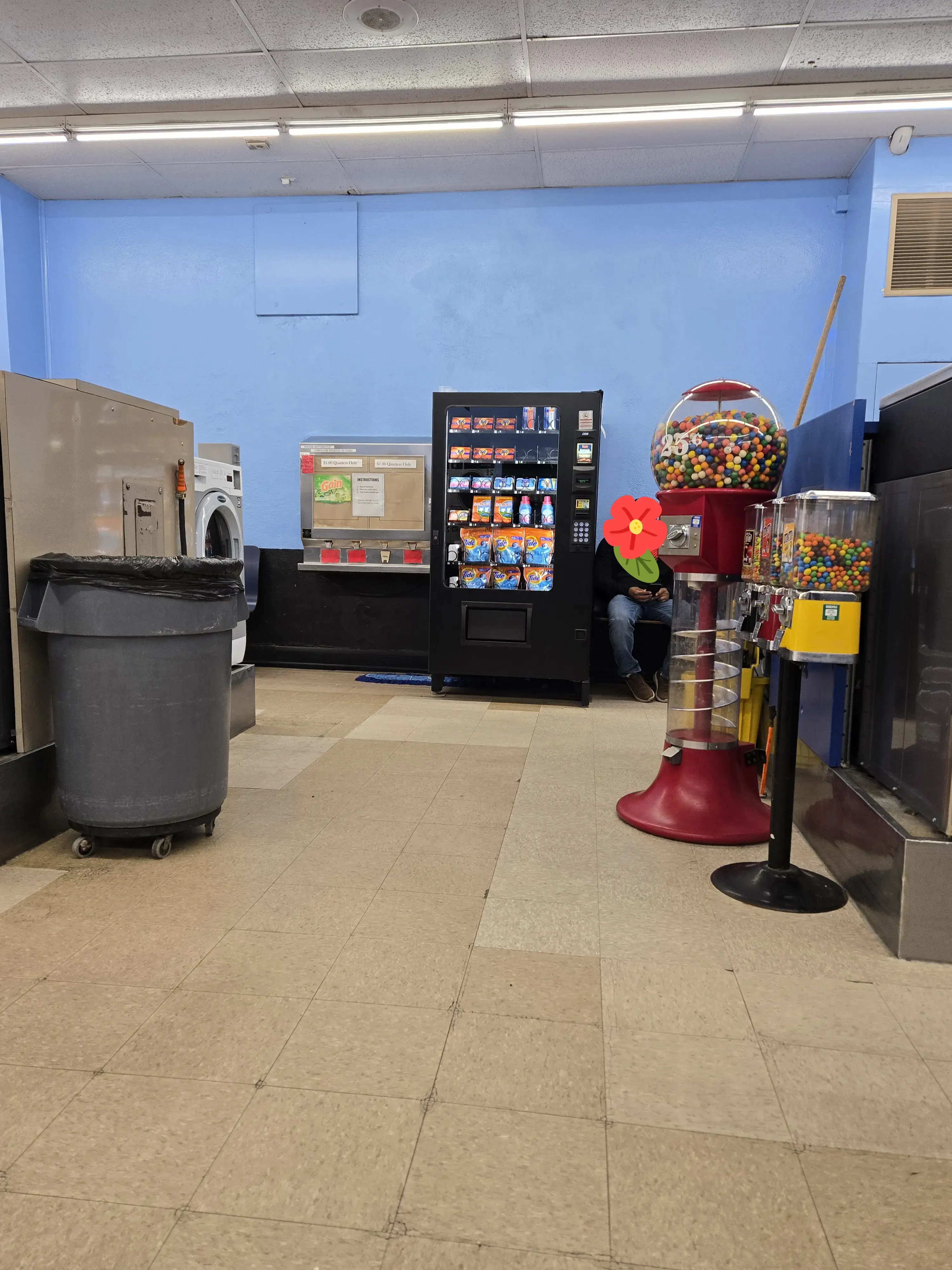 Chicago Lake Coin Laundry - Image 9
