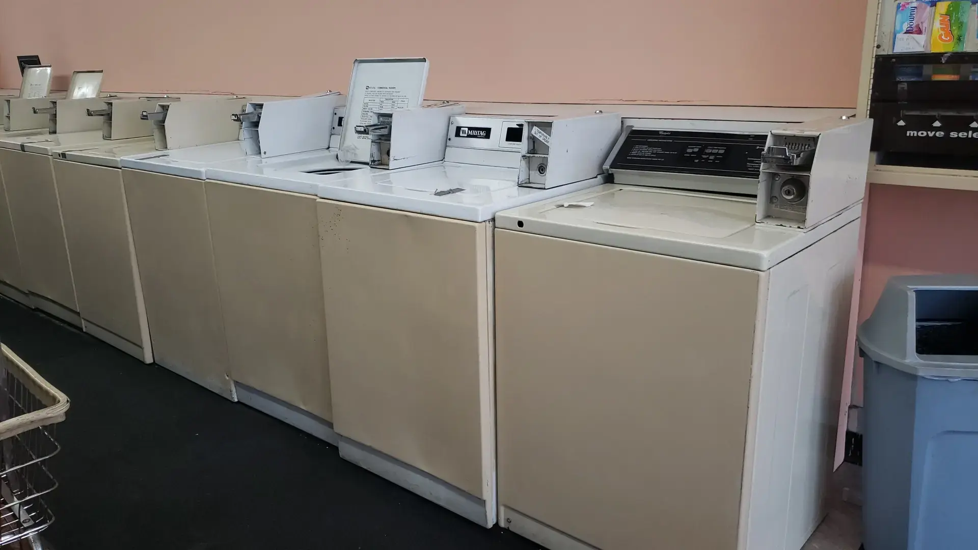 Chido's Laundromat thumbnail 4