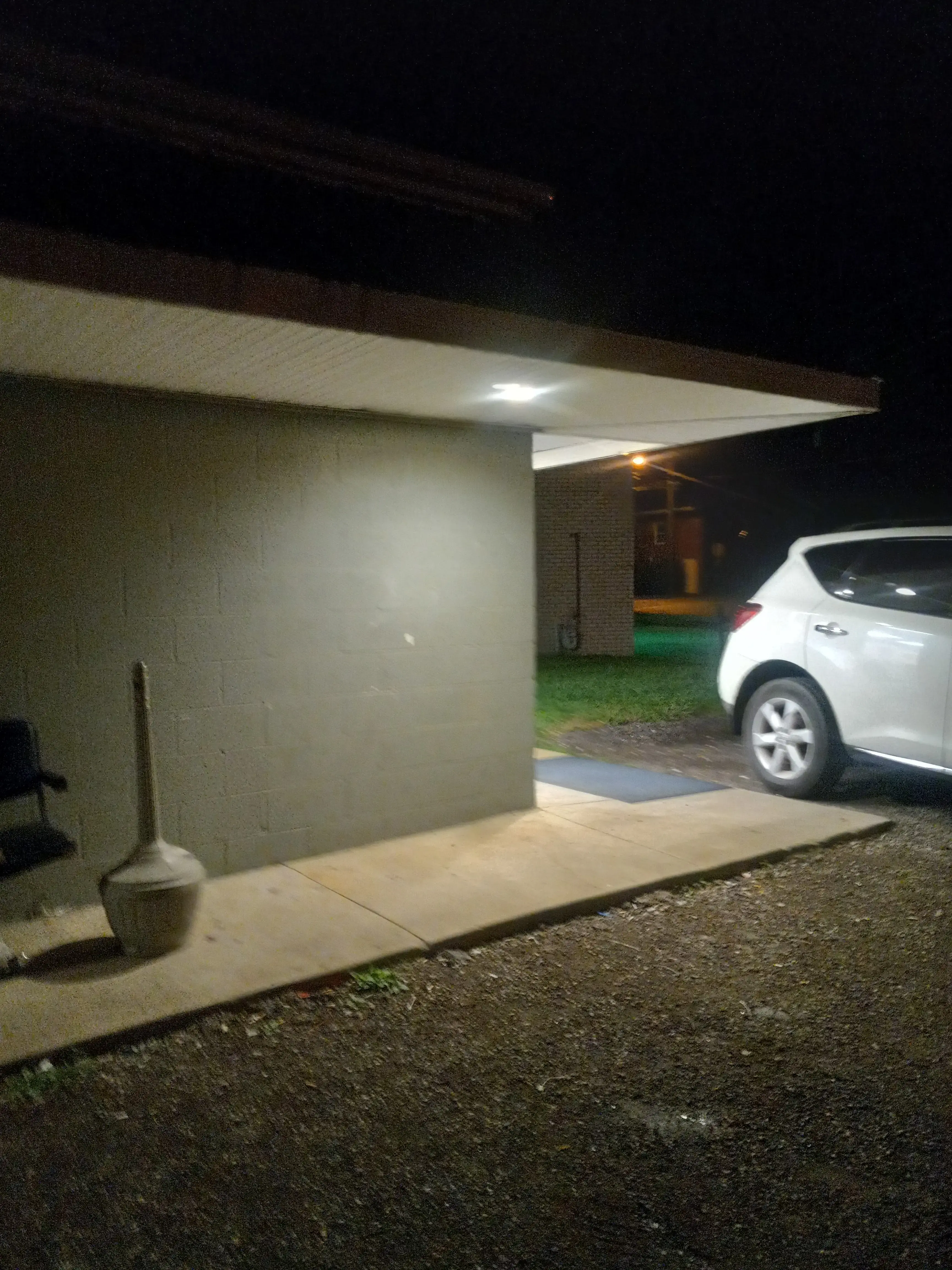 Chippewa Laundromat thumbnail 8