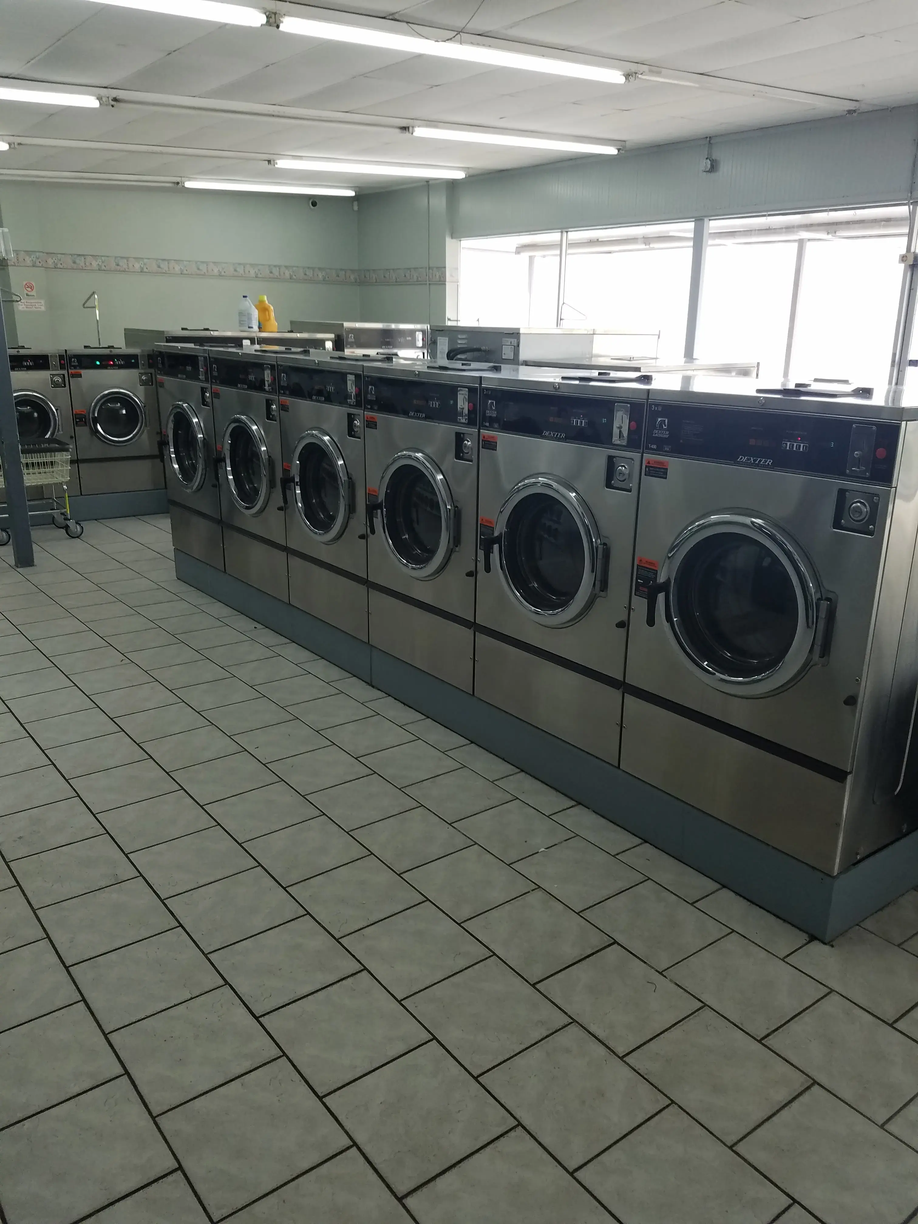 Chloe's Coin Laundry - Image 9