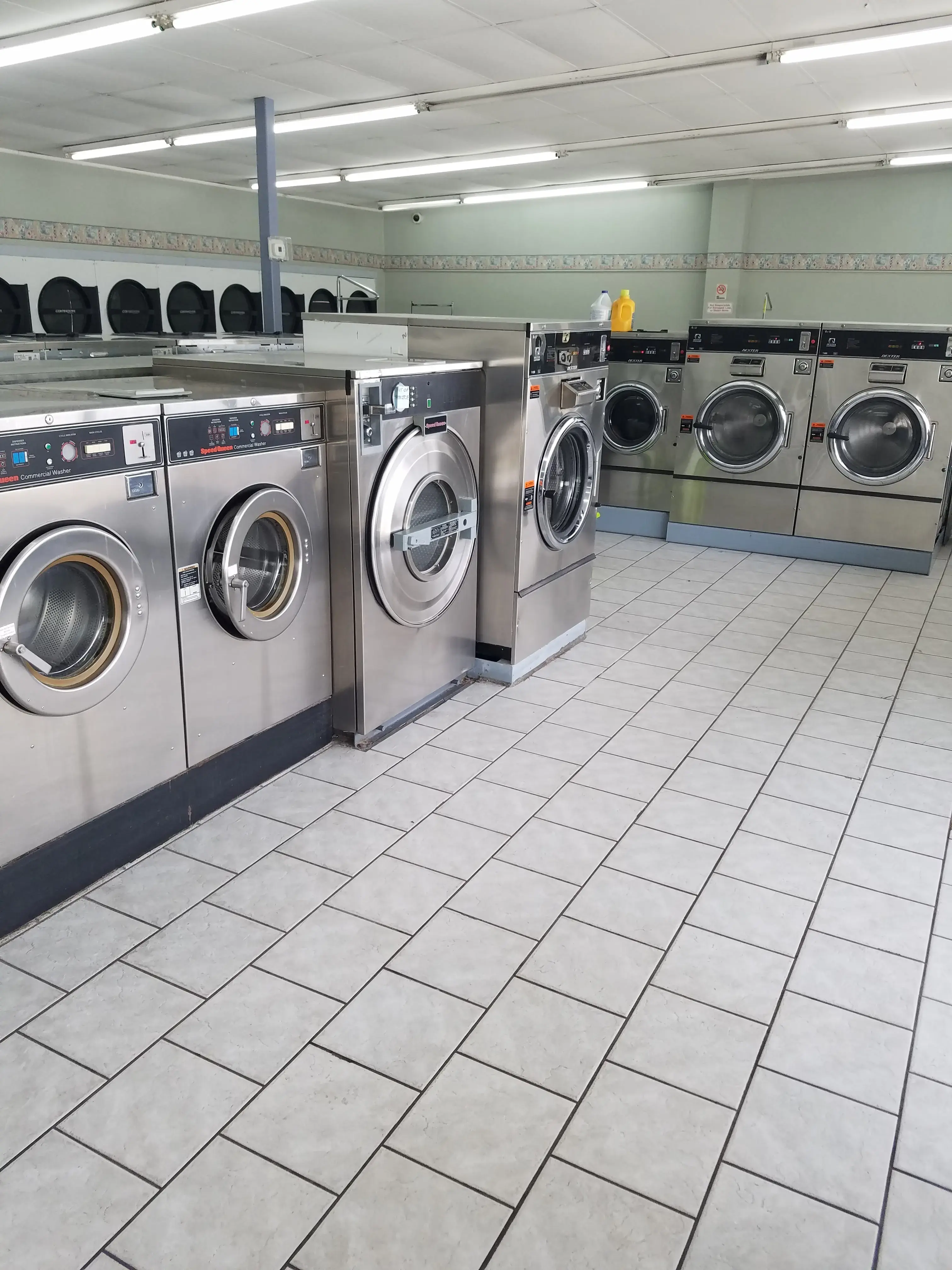 Chloe's Coin Laundry thumbnail 1