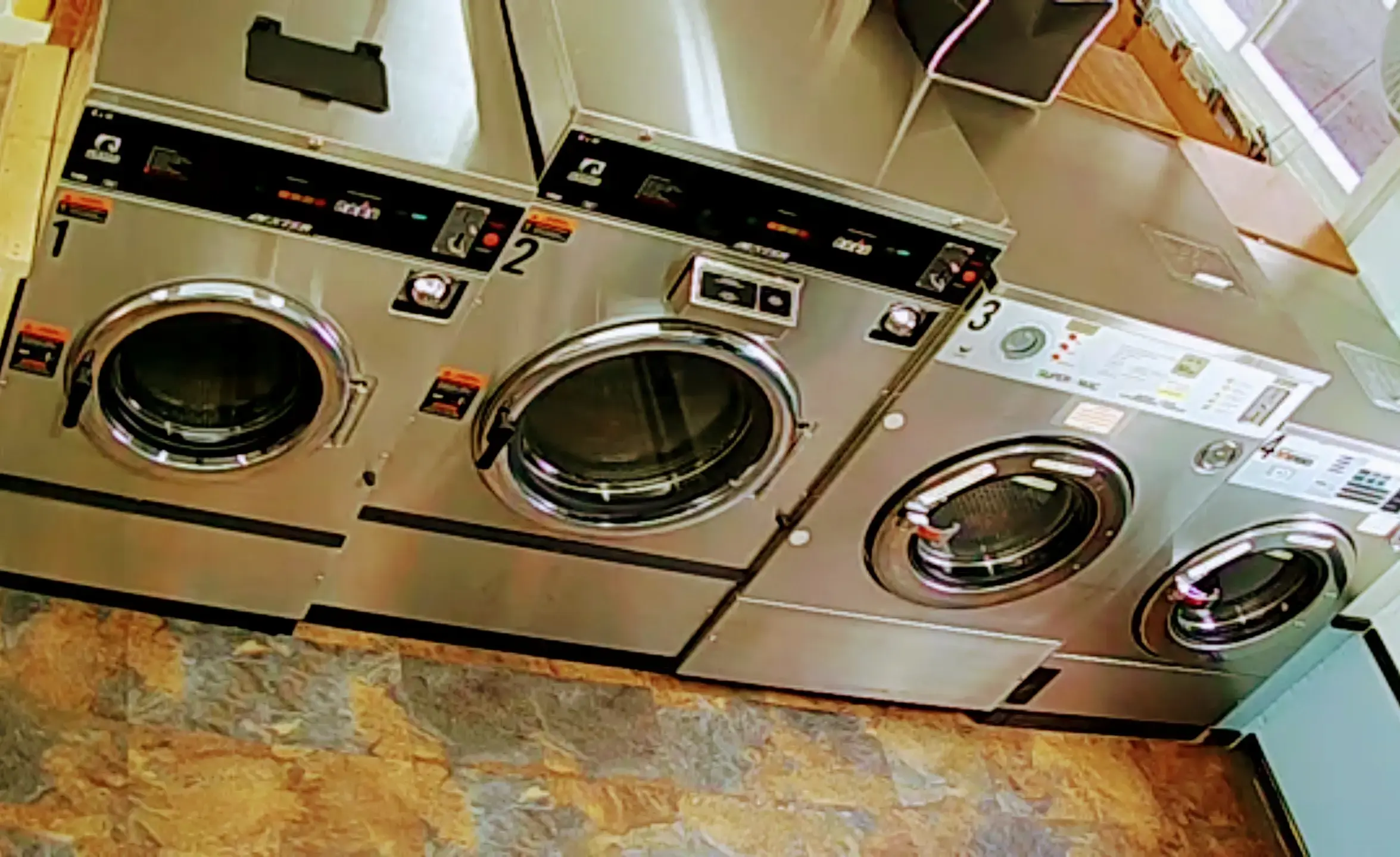 Chloe's Laundromat - Image 5