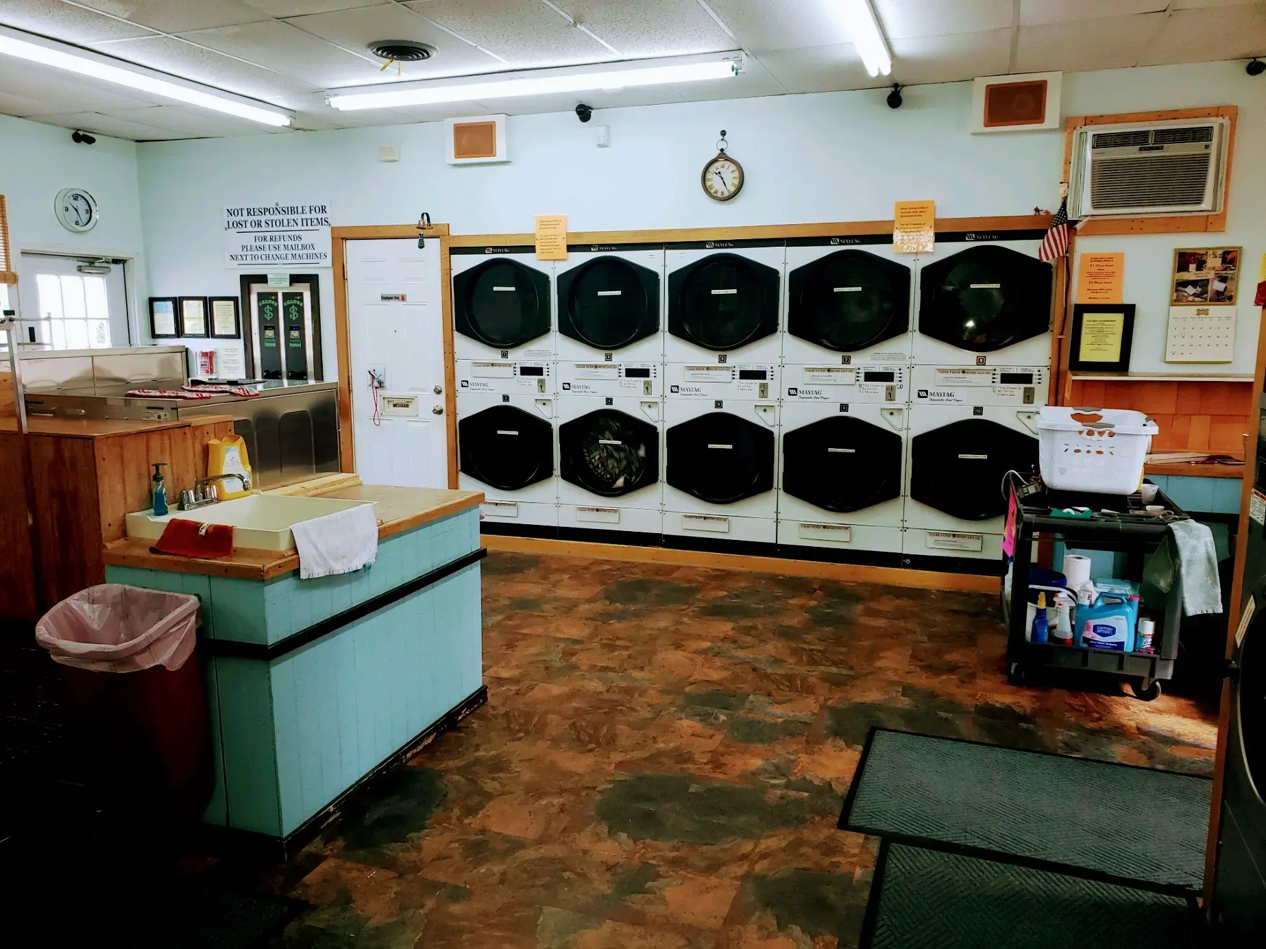 Chloe's Laundromat thumbnail 4