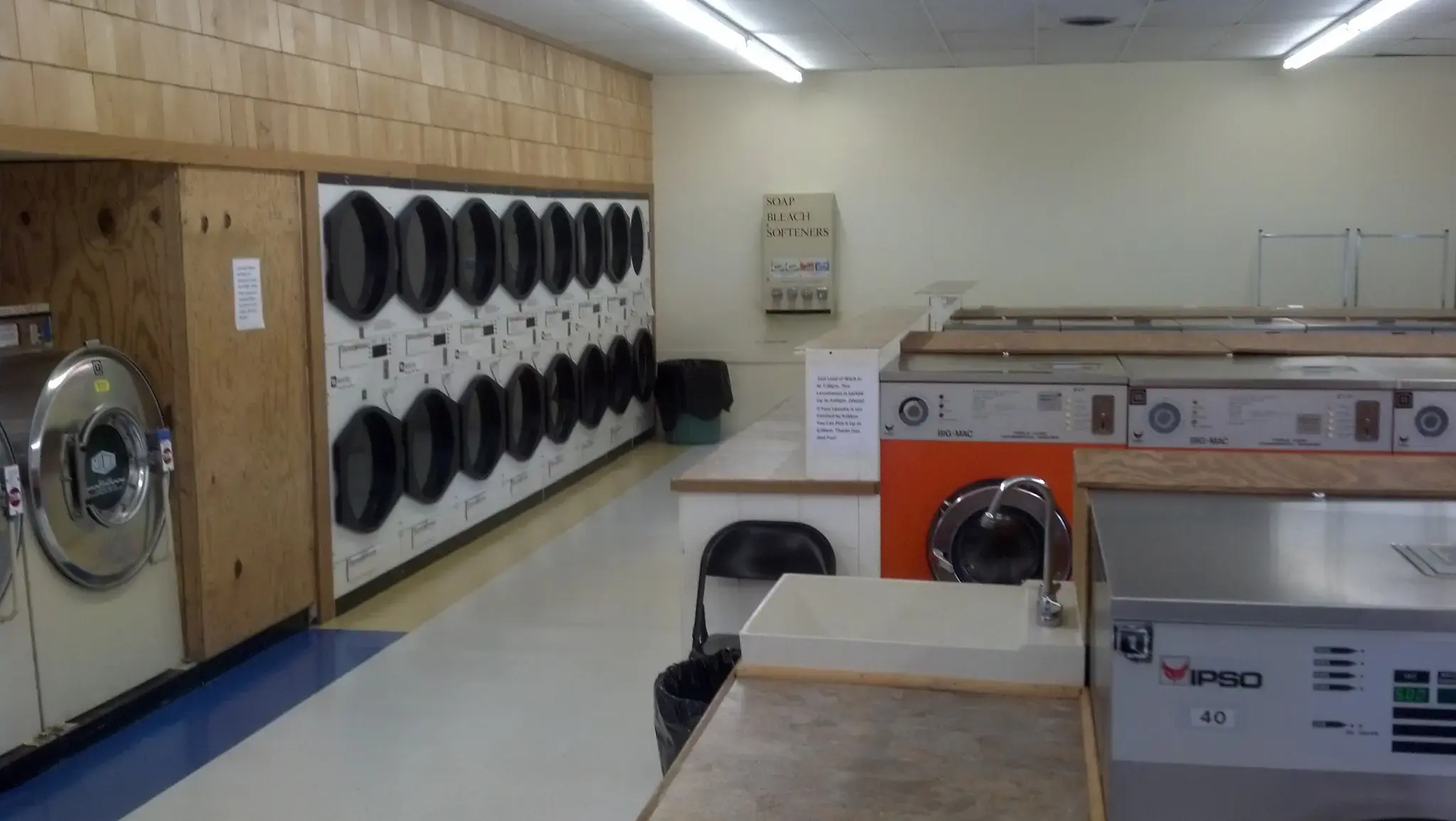Chloe's Laundromat - Image 17