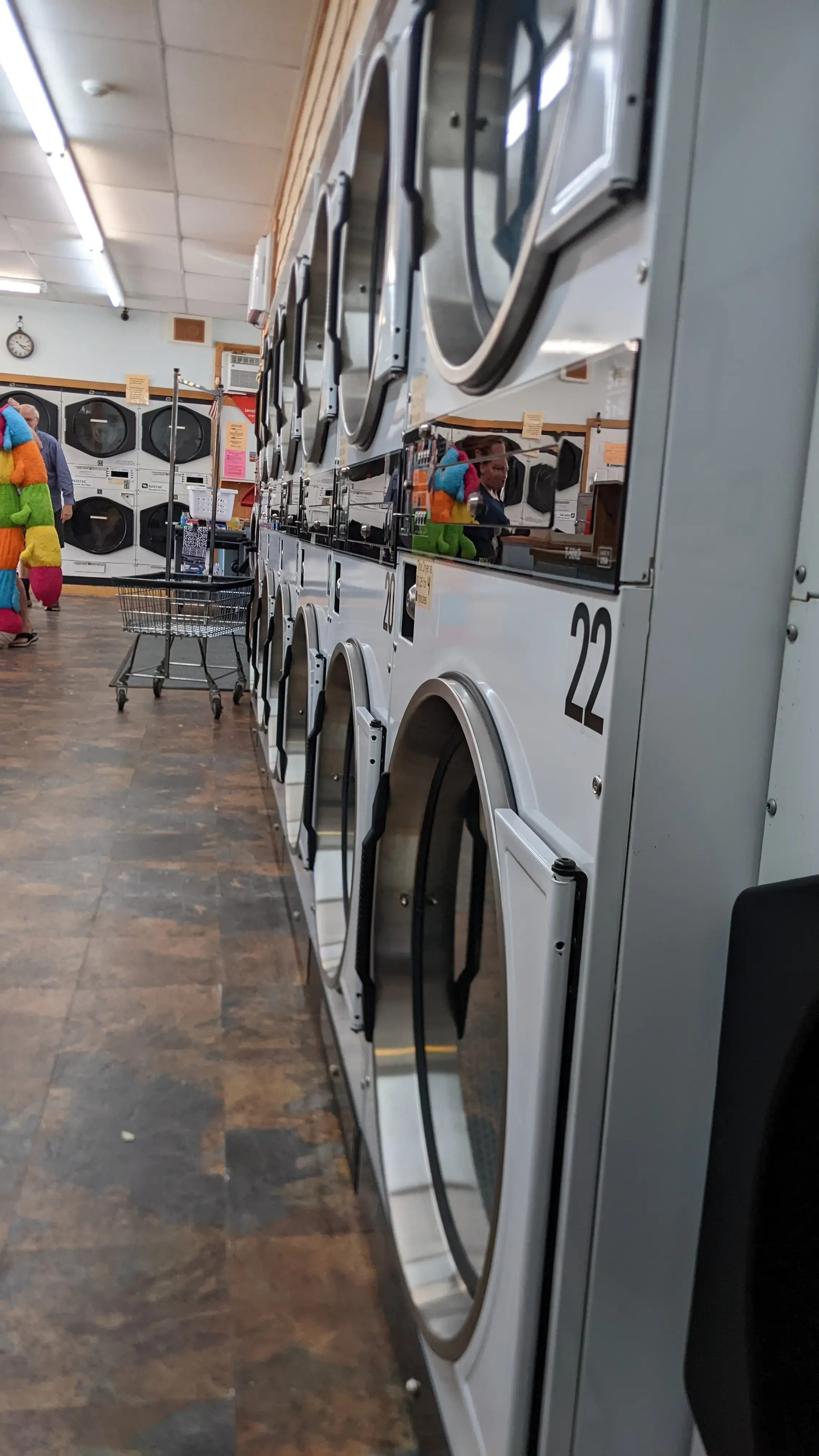 Chloe's Laundromat thumbnail 9