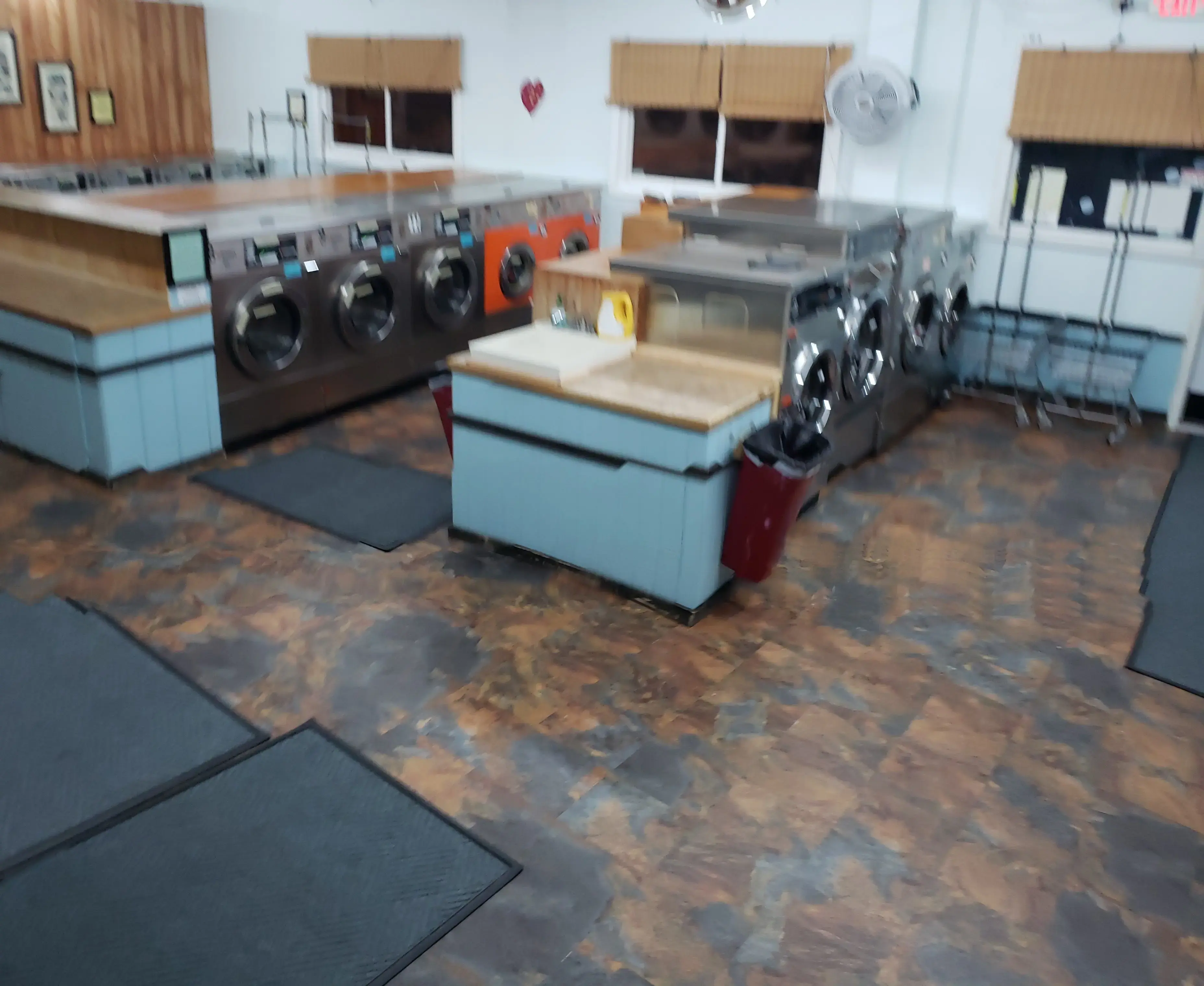 Chloe's Laundromat - Image 8