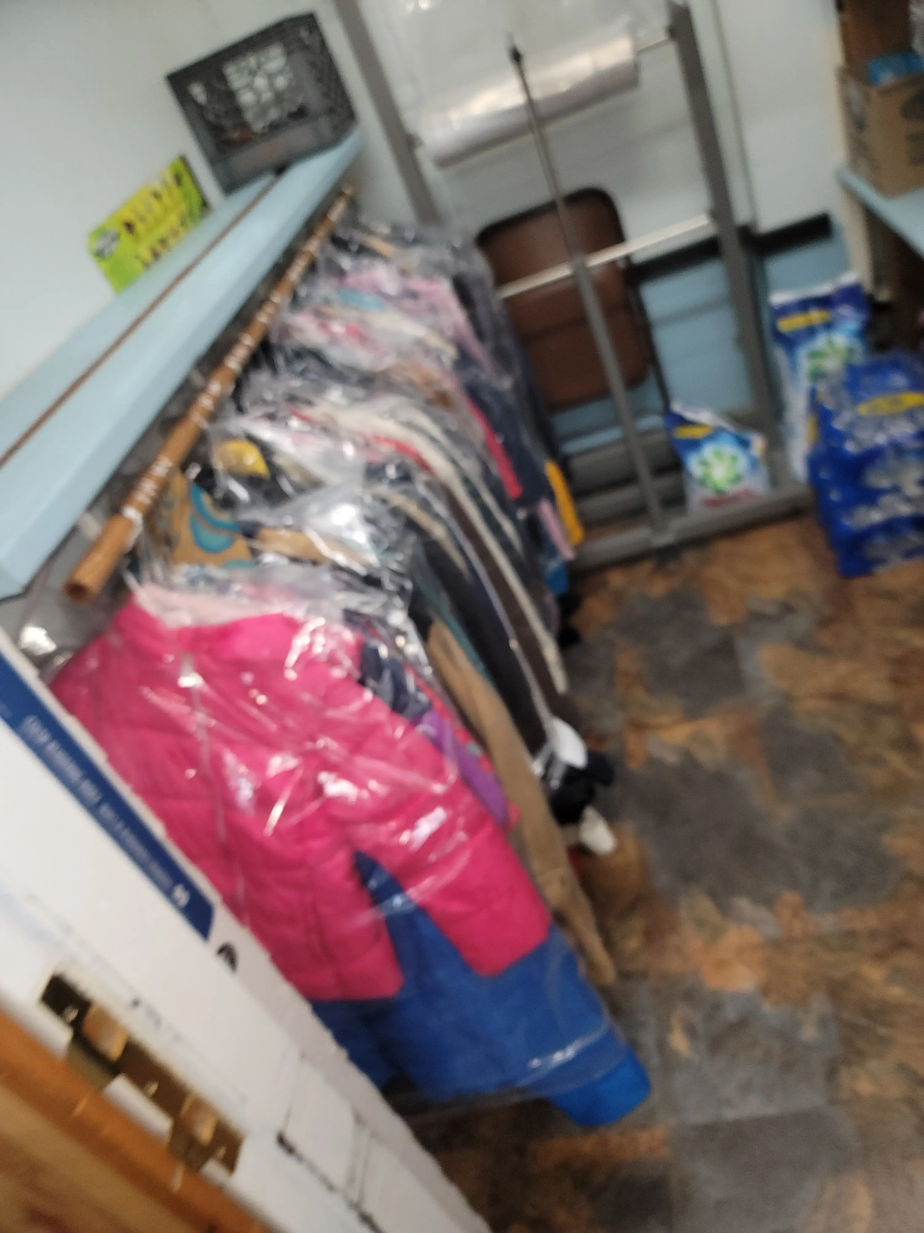 Chloe's Laundromat thumbnail 20